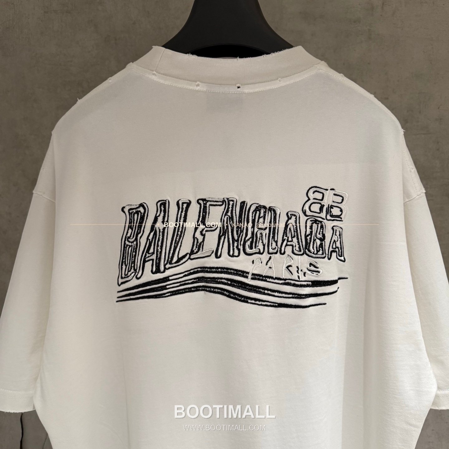 발렌시아가 2025SS 헤비코튼 자수 루즈핏 블랙 반팔 티셔츠 Balenciaga 2025 SS Heavy Cotton Embroidered Loose Fit Black T-Shirt K224 4