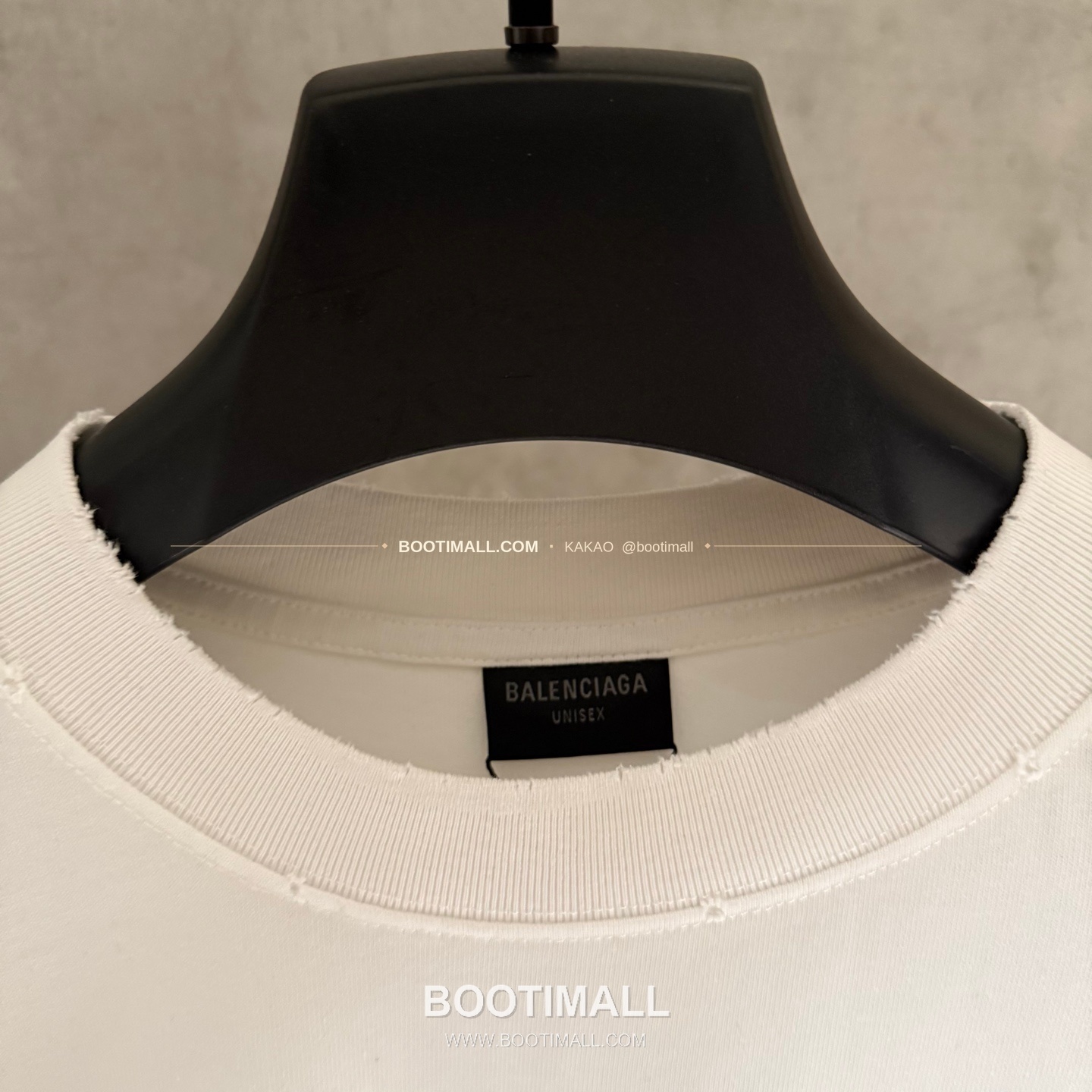 발렌시아가 2025SS 헤비코튼 자수 루즈핏 블랙 반팔 티셔츠 Balenciaga 2025 SS Heavy Cotton Embroidered Loose Fit Black T-Shirt K224 5