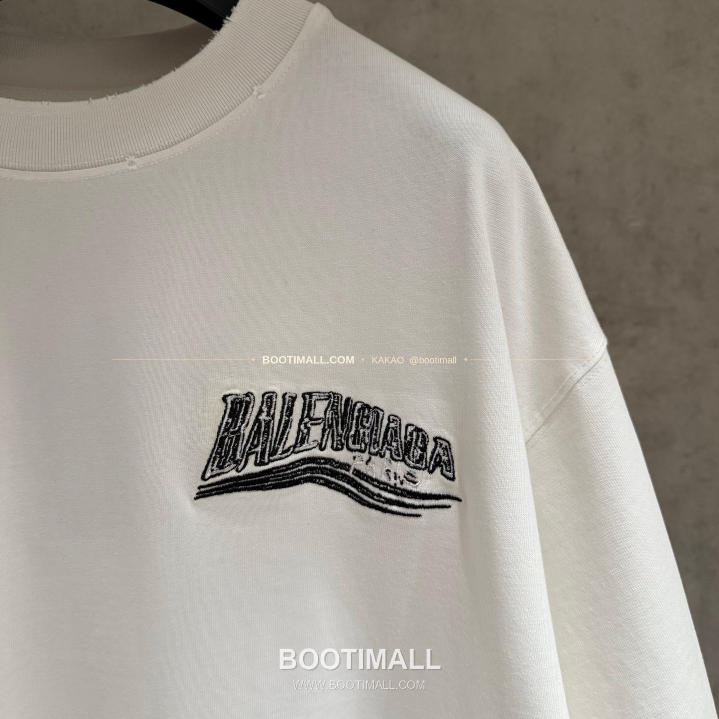 발렌시아가 2025SS 헤비코튼 자수 루즈핏 블랙 반팔 티셔츠 Balenciaga 2025 SS Heavy Cotton Embroidered Loose Fit Black T-Shirt K224 6