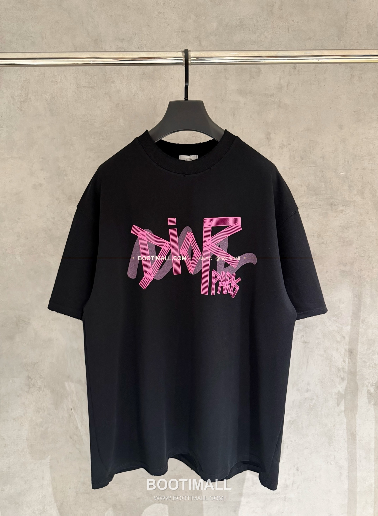 디올 2026SS 헤비코튼 입체자수 아플리케 루즈핏 블랙 반팔 티셔츠 Dior 2026 SS Heavy Cotton Embroidered Applique Loose Fit Black T-Shirt K227 1