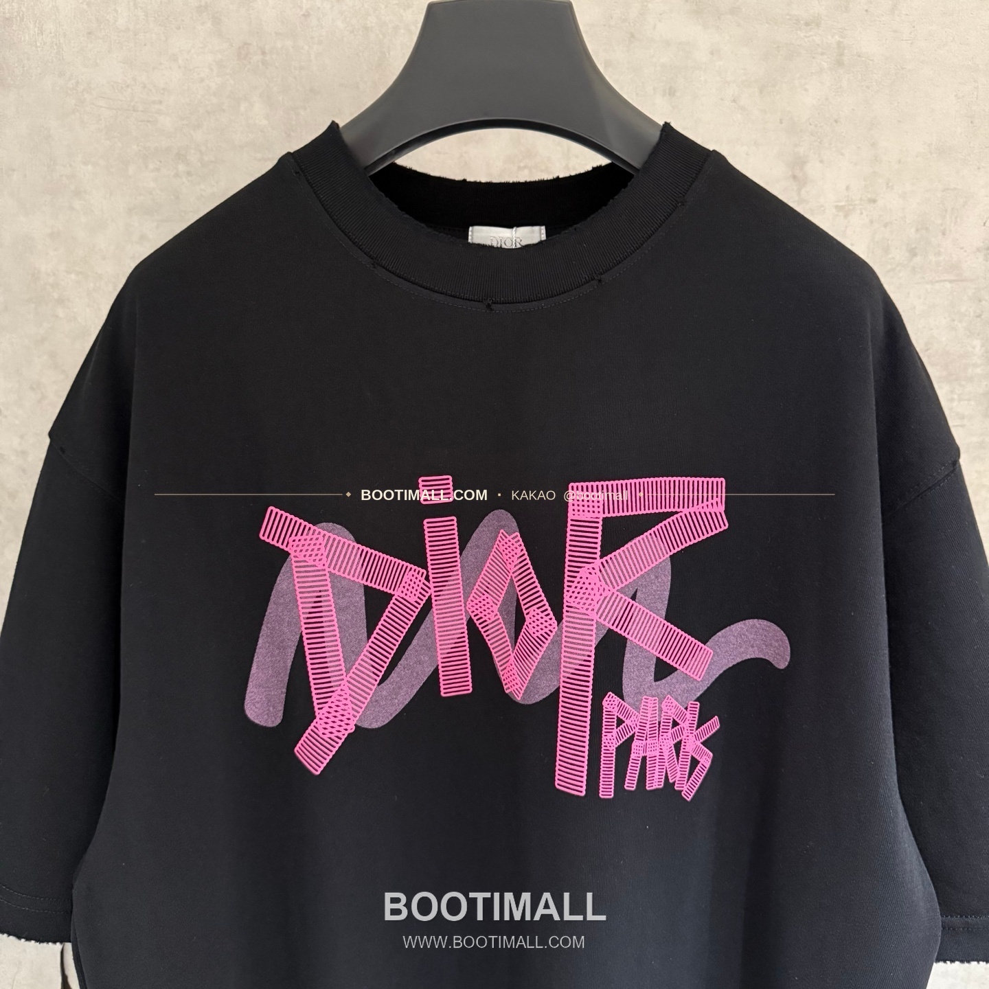 디올 2026SS 헤비코튼 입체자수 아플리케 루즈핏 블랙 반팔 티셔츠 Dior 2026 SS Heavy Cotton Embroidered Applique Loose Fit Black T-Shirt K227 3