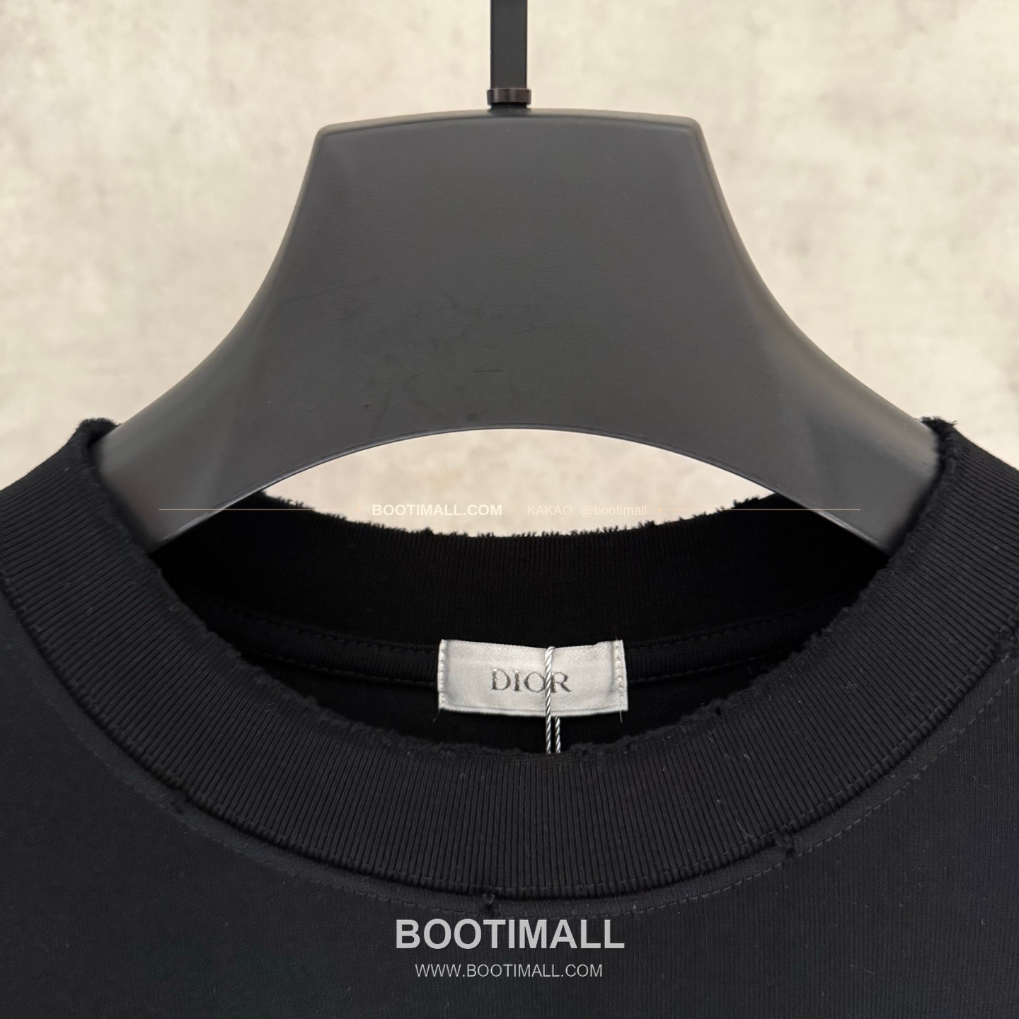 디올 2026SS 헤비코튼 입체자수 아플리케 루즈핏 블랙 반팔 티셔츠 Dior 2026 SS Heavy Cotton Embroidered Applique Loose Fit Black T-Shirt K227 5