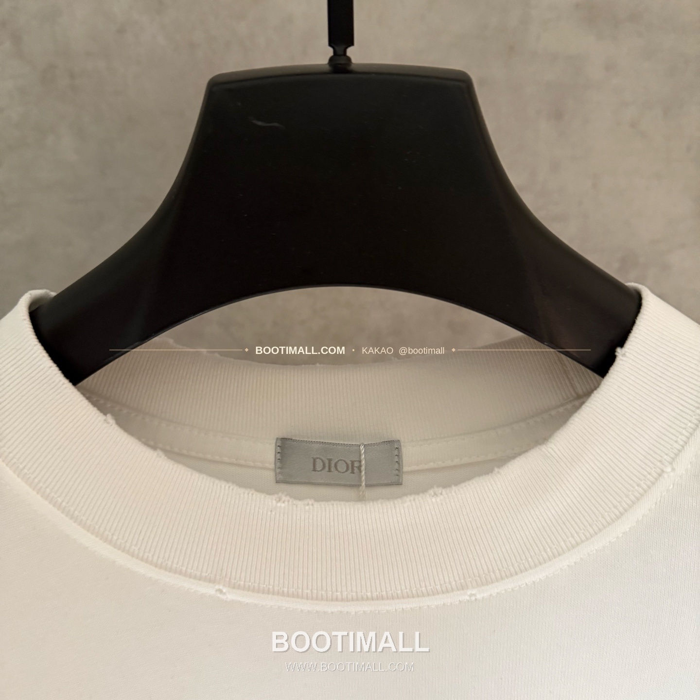 디올 2026SS 헤비코튼 입체자수 아플리케 루즈핏 블랙 반팔 티셔츠 Dior 2026 SS Heavy Cotton Embroidered Applique Loose Fit Black T-Shirt K227 5