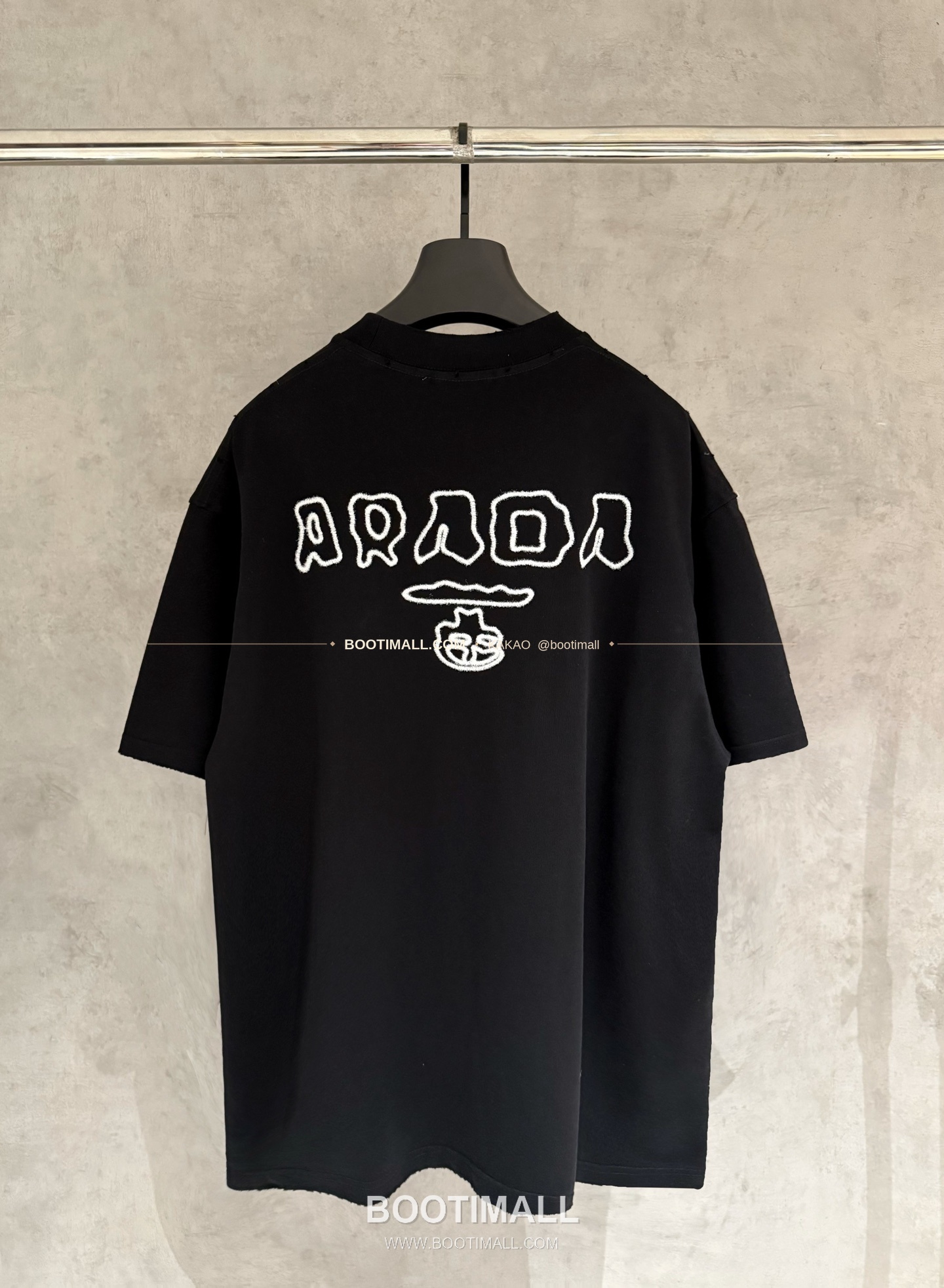 프라다 2026SS 헤비코튼 입체자수 아플리케 루즈핏 블랙 반팔 티셔츠 Prada 2026 SS Heavy Cotton Embroidered Applique Loose Fit Black T-Shirt K180 2