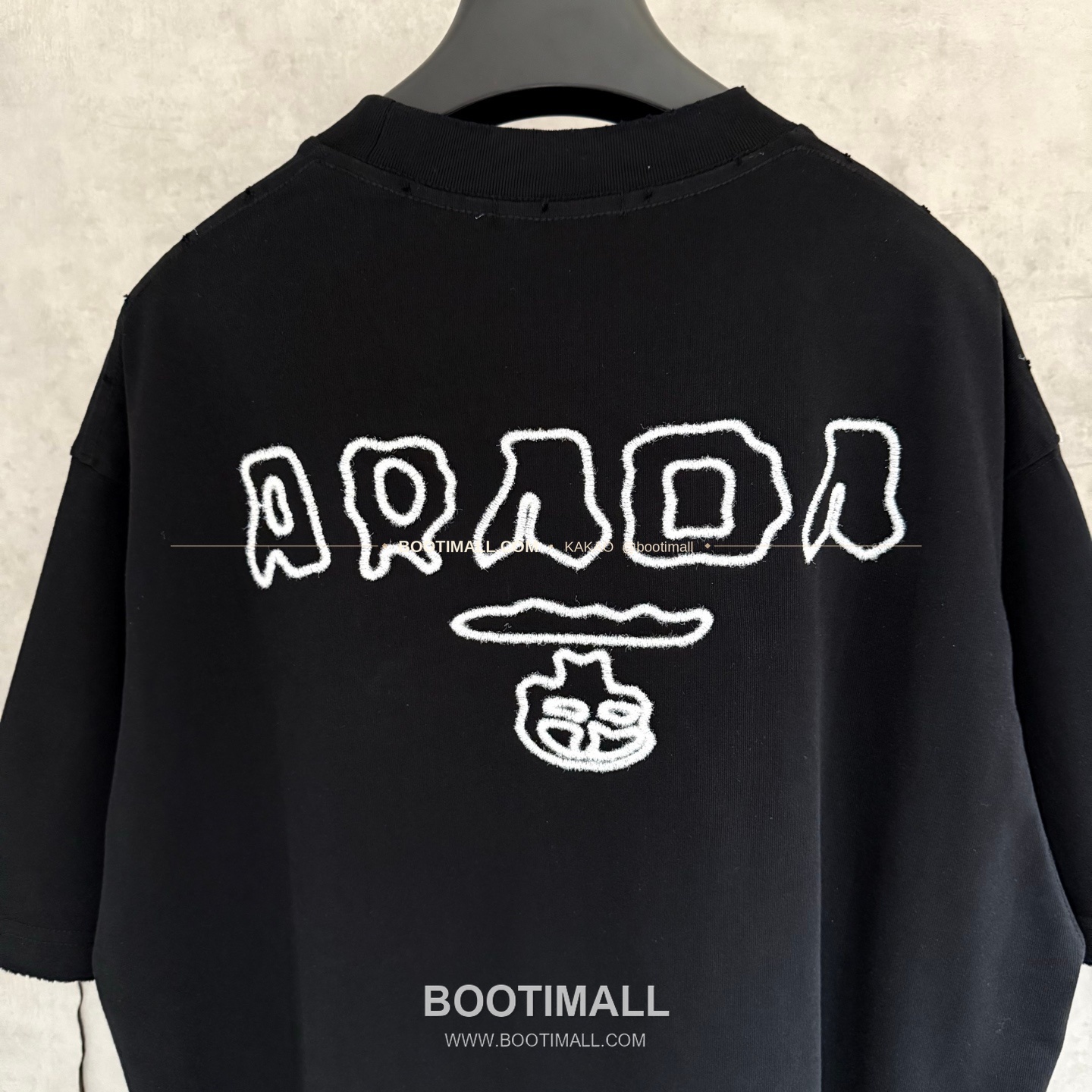 프라다 2026SS 헤비코튼 입체자수 아플리케 루즈핏 블랙 반팔 티셔츠 Prada 2026 SS Heavy Cotton Embroidered Applique Loose Fit Black T-Shirt K180 4