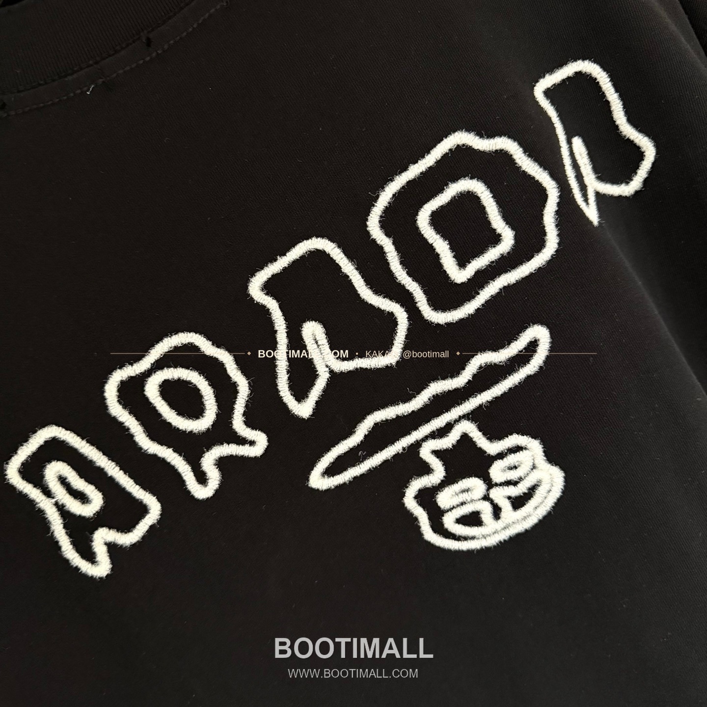 프라다 2026SS 헤비코튼 입체자수 아플리케 루즈핏 블랙 반팔 티셔츠 Prada 2026 SS Heavy Cotton Embroidered Applique Loose Fit Black T-Shirt K180 7