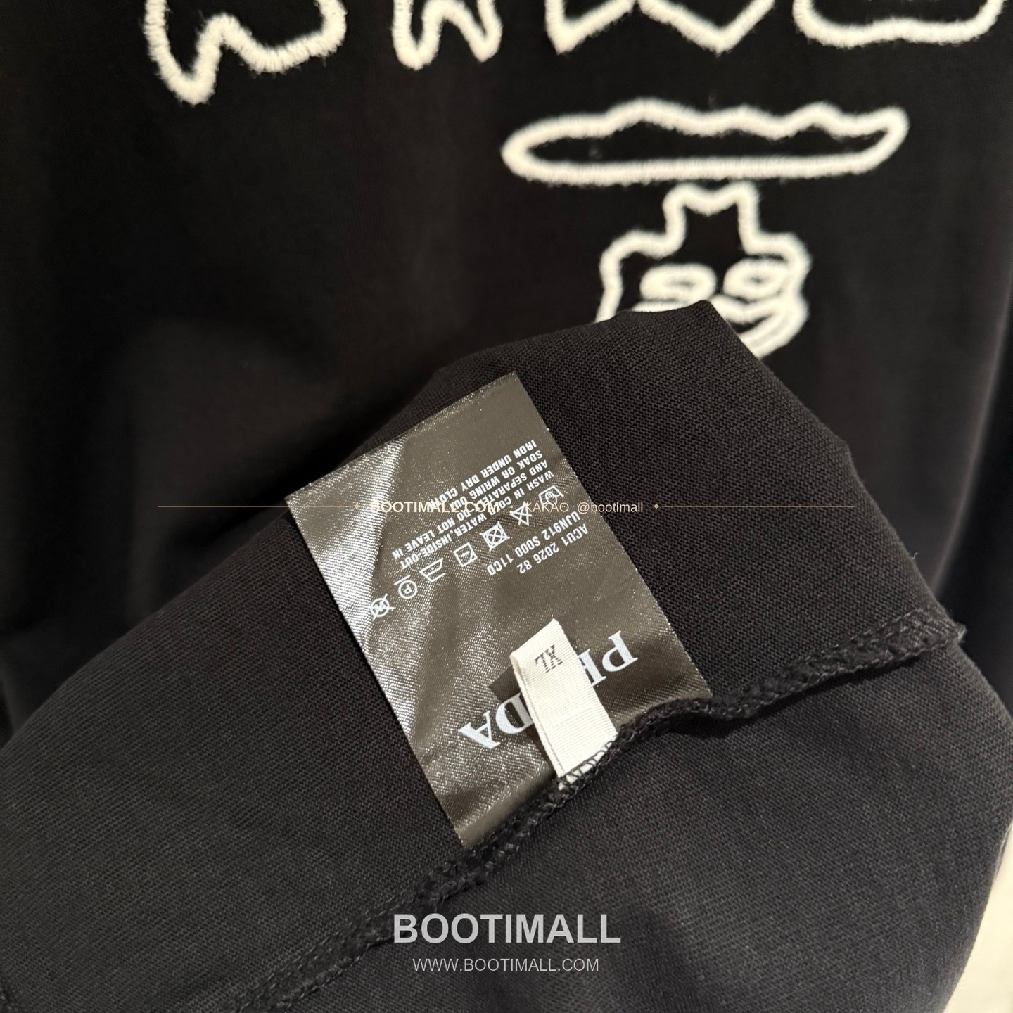 프라다 2026SS 헤비코튼 입체자수 아플리케 루즈핏 블랙 반팔 티셔츠 Prada 2026 SS Heavy Cotton Embroidered Applique Loose Fit Black T-Shirt K180 8