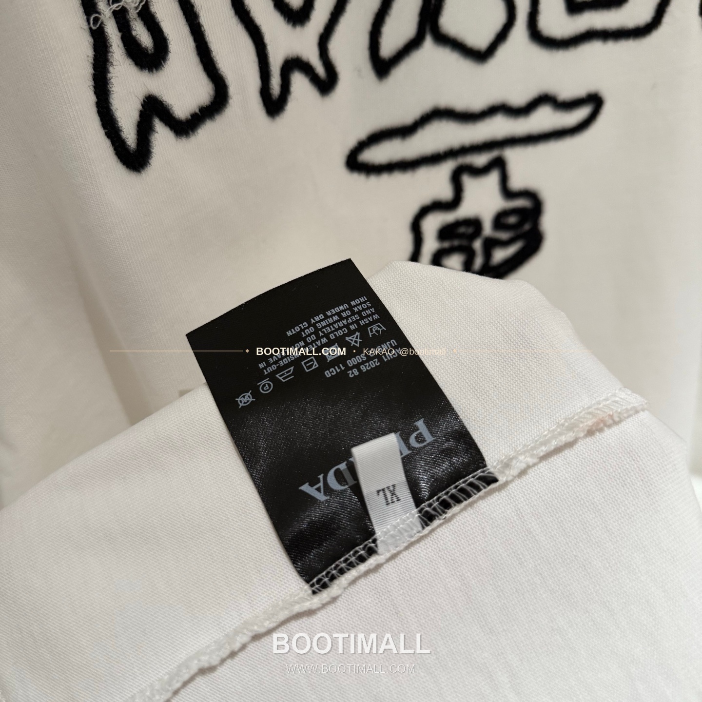 프라다 2026SS 헤비코튼 입체자수 아플리케 루즈핏 블랙 반팔 티셔츠 Prada 2026 SS Heavy Cotton Embroidered Applique Loose Fit Black T-Shirt K180 8