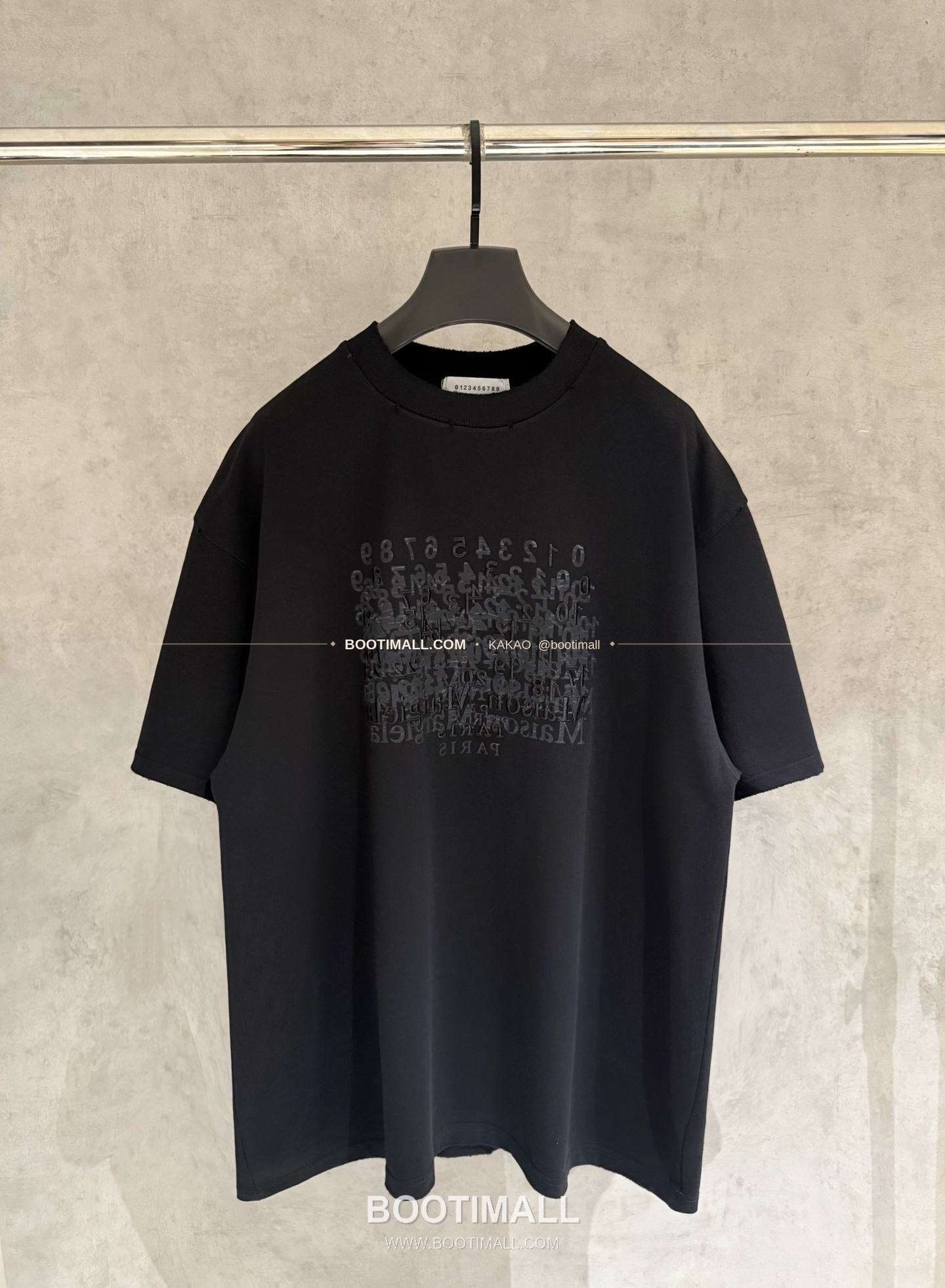 메종마르지엘라 MM6 2026SS 헤비코튼 디스트로이드 루즈핏 블랙 반팔 티셔츠 Maison Margiela MM6 2026 SS Heavy Cotton Distressed Loose Fit Black T-Shirt K232 1