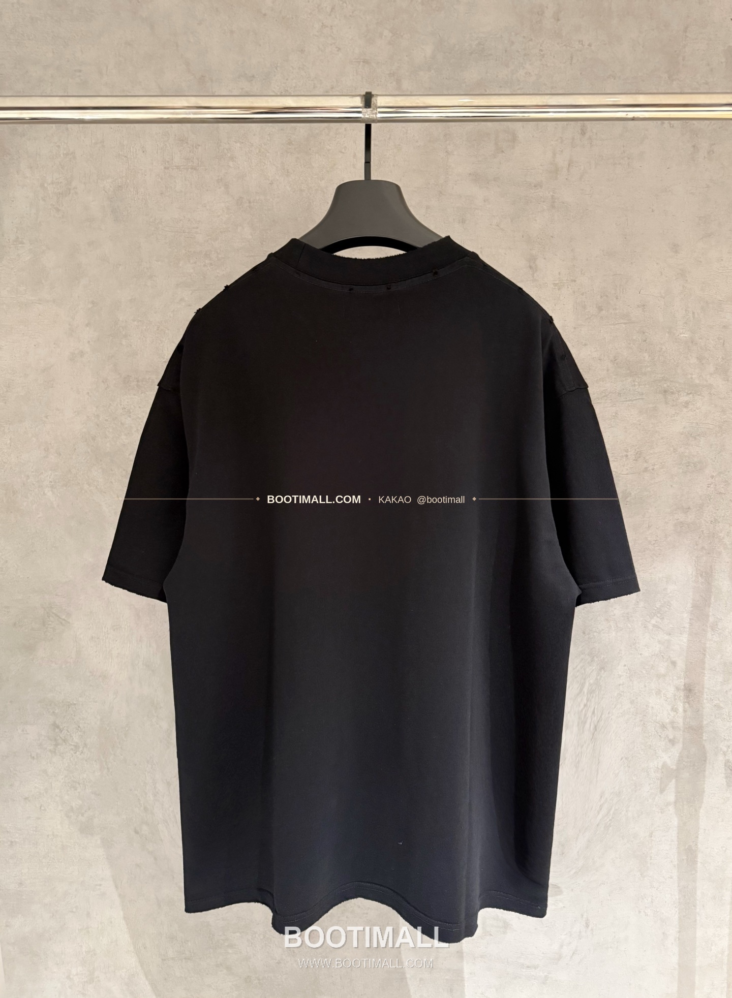 메종마르지엘라 MM6 2026SS 헤비코튼 디스트로이드 루즈핏 블랙 반팔 티셔츠 Maison Margiela MM6 2026 SS Heavy Cotton Distressed Loose Fit Black T-Shirt K232 2