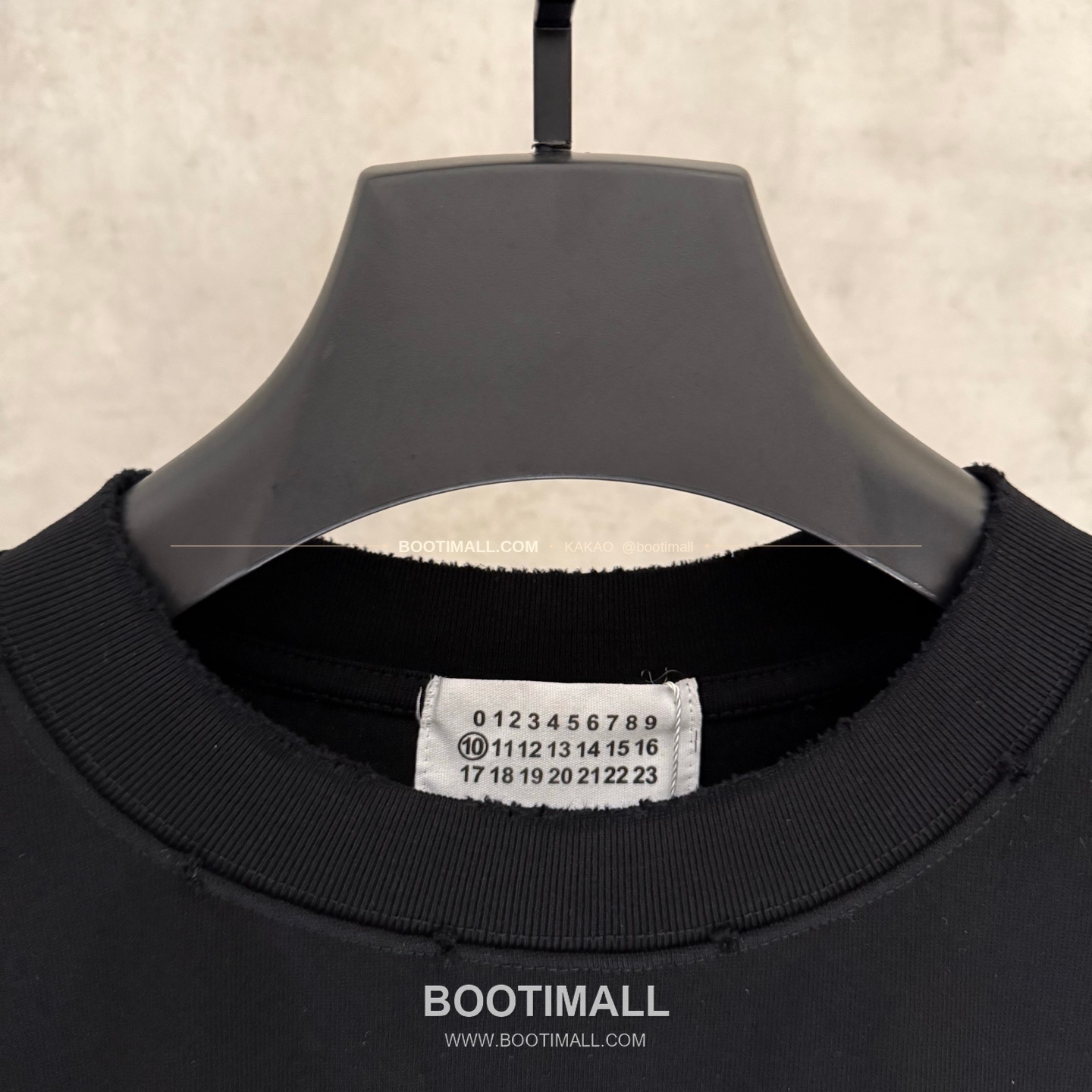 메종마르지엘라 MM6 2026SS 헤비코튼 디스트로이드 루즈핏 블랙 반팔 티셔츠 Maison Margiela MM6 2026 SS Heavy Cotton Distressed Loose Fit Black T-Shirt K232 5