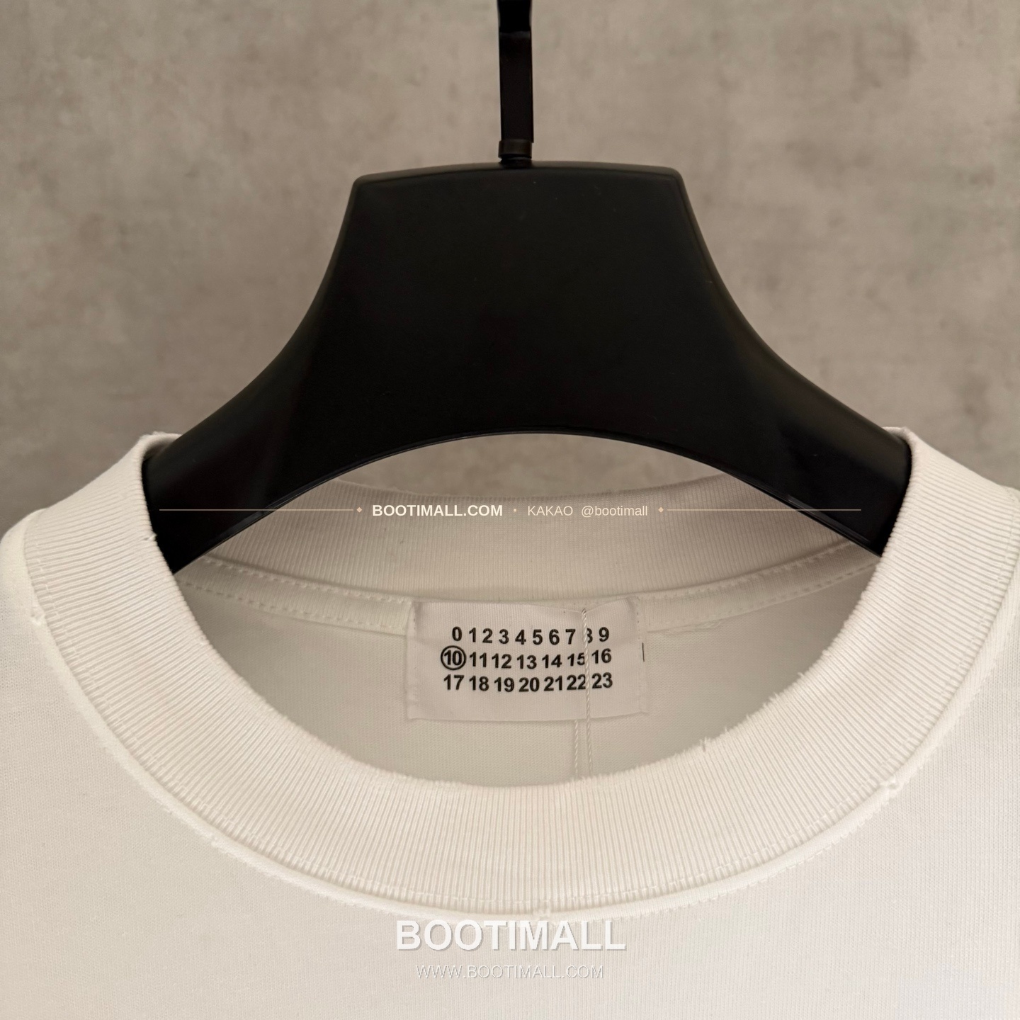 메종마르지엘라 MM6 2026SS 헤비코튼 디스트로이드 루즈핏 블랙 반팔 티셔츠 Maison Margiela MM6 2026 SS Heavy Cotton Distressed Loose Fit Black T-Shirt K232 5