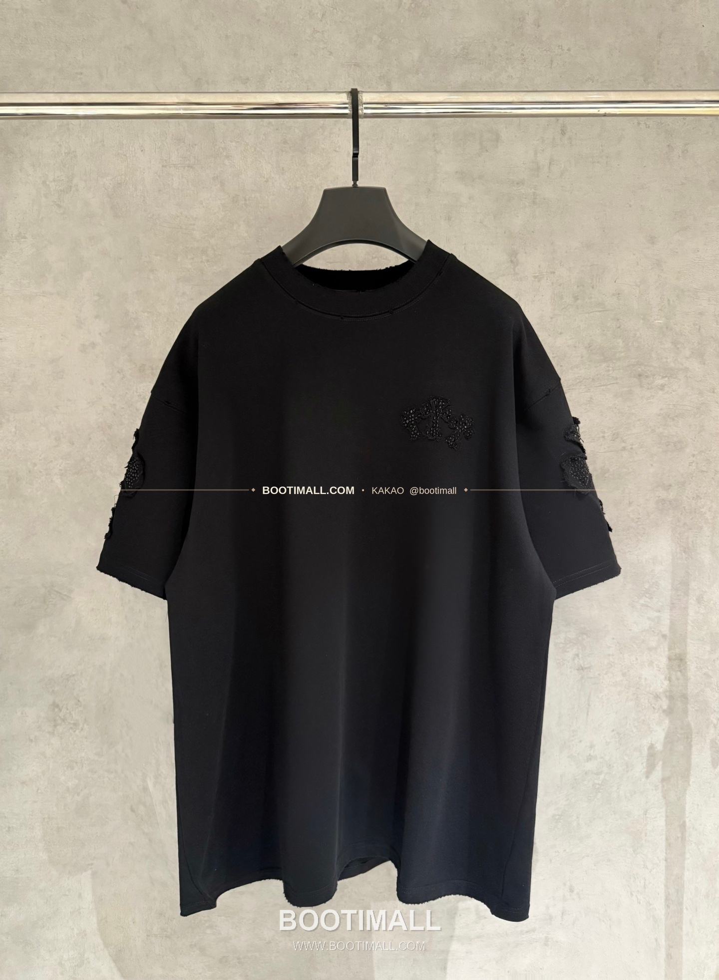 크롬하츠 2026SS 헤비코튼 핫픽스 자수 아플리케 루즈핏 블랙 반팔 티셔츠 Chrome Hearts 2026 SS Heavy Cotton Hotfix Embroidered Applique Loose Fit Black T-Shirt K207 1