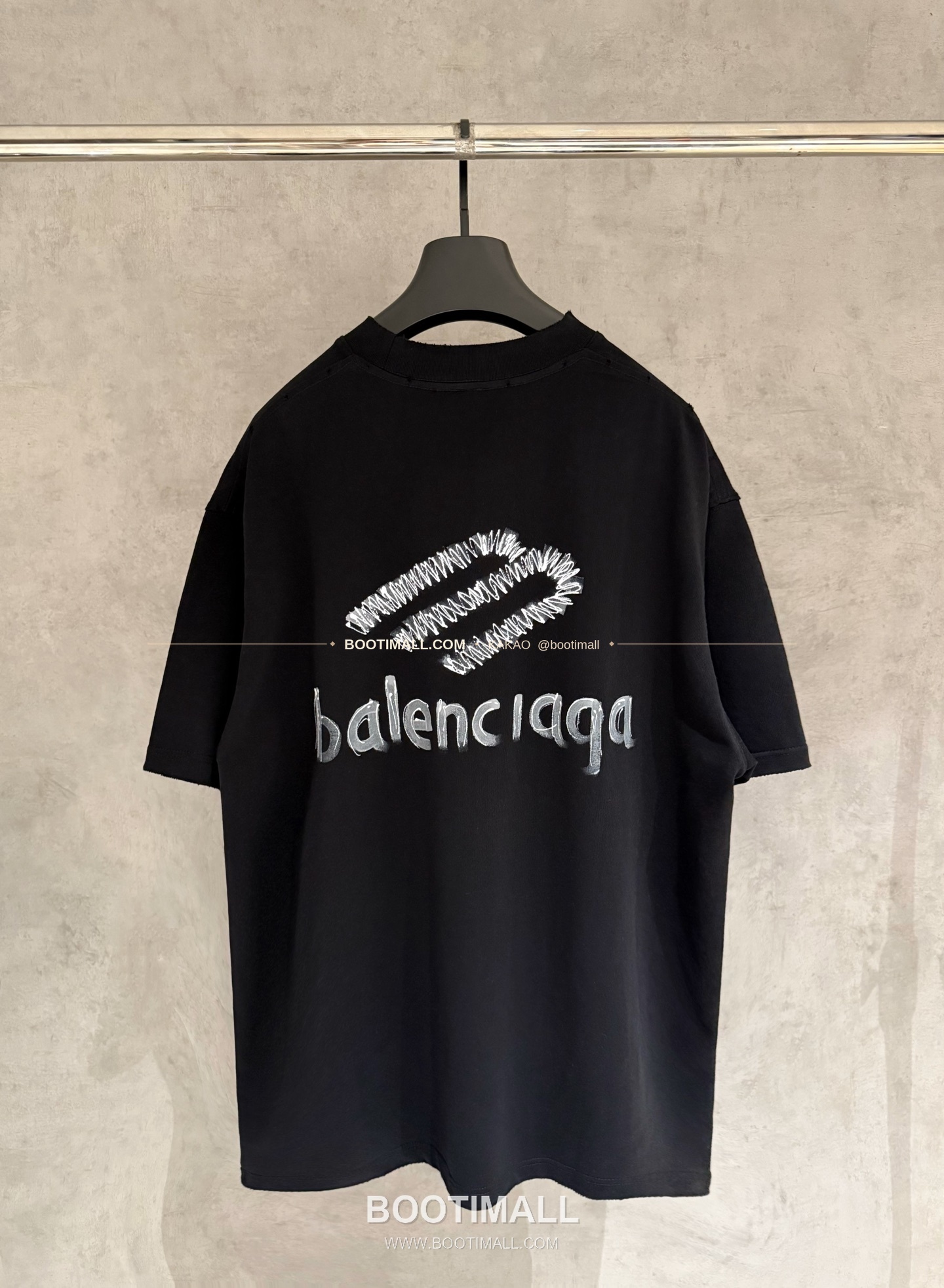 발렌시아가 2025SS 헤비코튼 자수 루즈핏 블랙 반팔 티셔츠 Balenciaga 2025 SS Heavy Cotton Embroidered Loose Fit Black T-Shirt K237 2