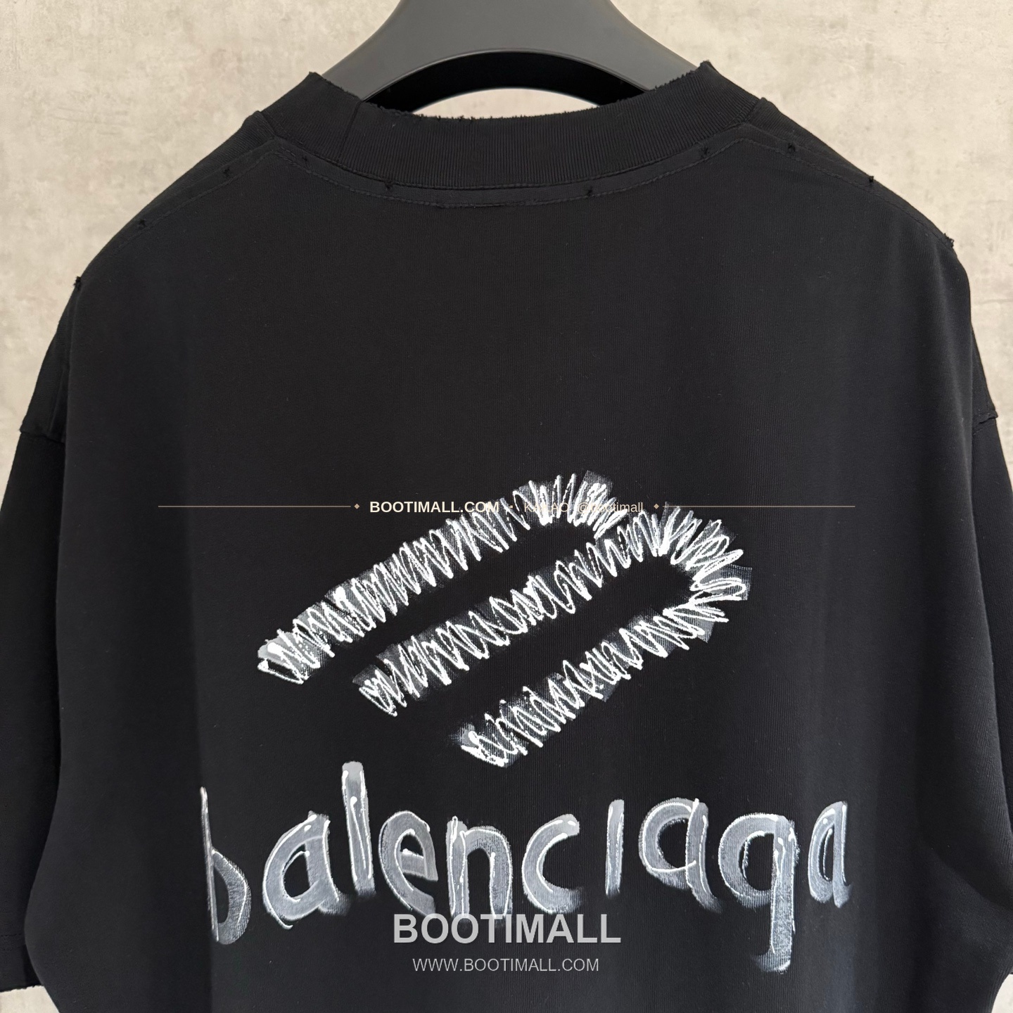 발렌시아가 2025SS 헤비코튼 자수 루즈핏 블랙 반팔 티셔츠 Balenciaga 2025 SS Heavy Cotton Embroidered Loose Fit Black T-Shirt K237 4