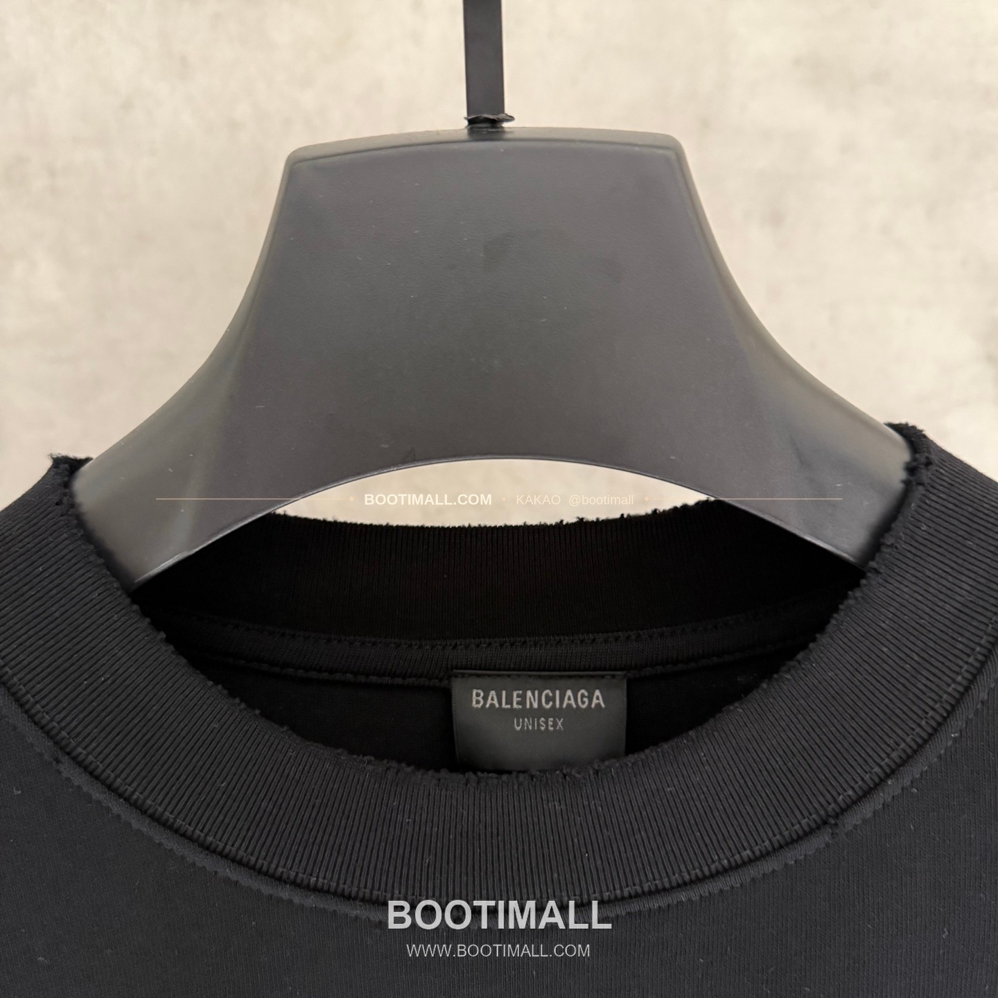 발렌시아가 2025SS 헤비코튼 자수 루즈핏 블랙 반팔 티셔츠 Balenciaga 2025 SS Heavy Cotton Embroidered Loose Fit Black T-Shirt K237 5