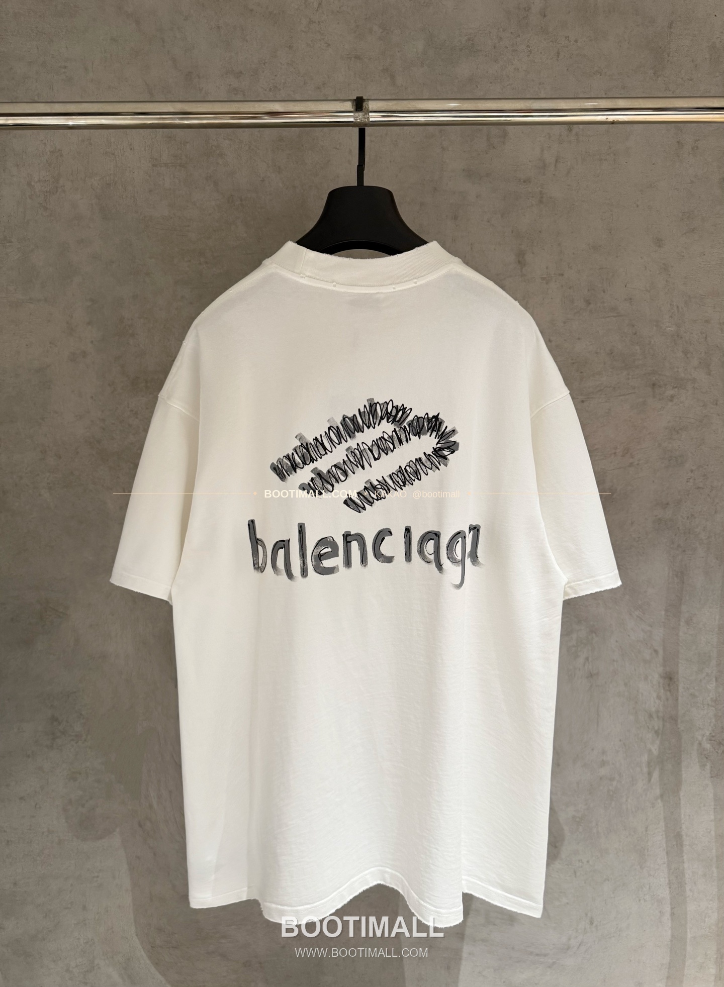 발렌시아가 2025SS 헤비코튼 자수 루즈핏 블랙 반팔 티셔츠 Balenciaga 2025 SS Heavy Cotton Embroidered Loose Fit Black T-Shirt K237 2