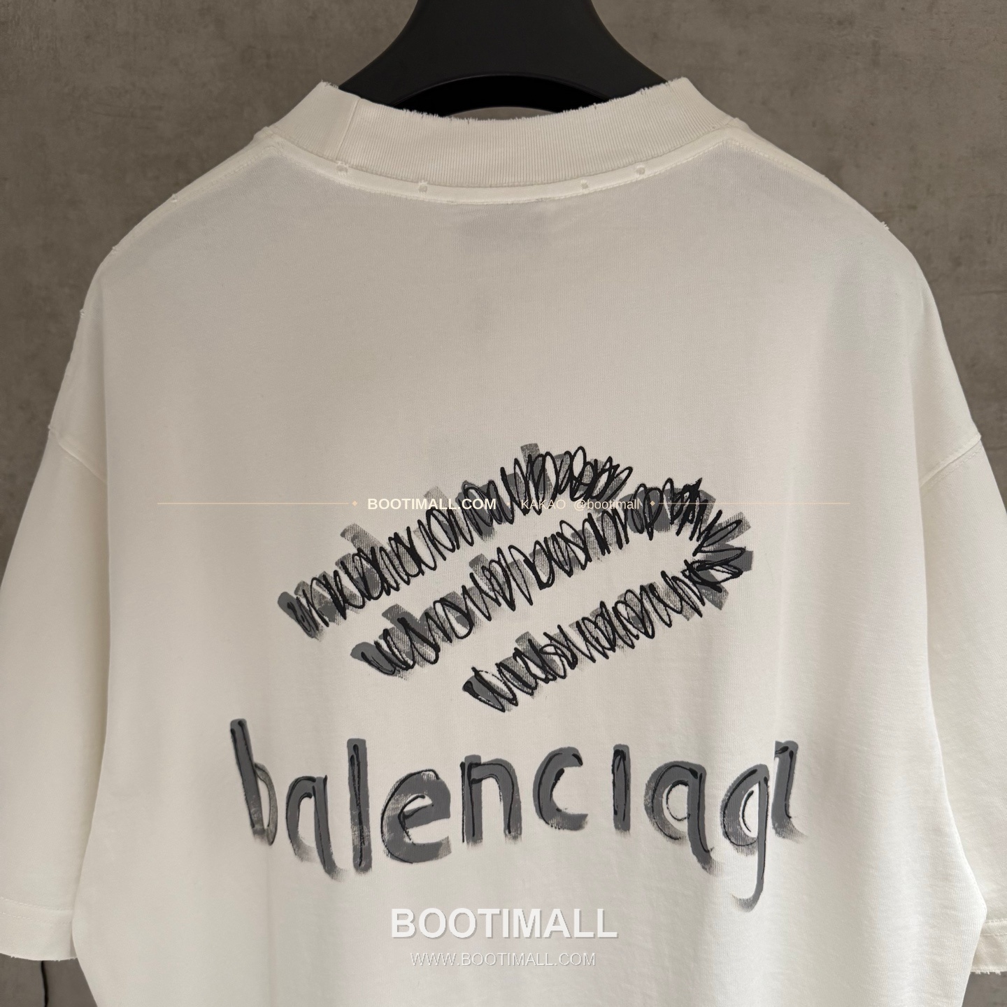 발렌시아가 2025SS 헤비코튼 자수 루즈핏 블랙 반팔 티셔츠 Balenciaga 2025 SS Heavy Cotton Embroidered Loose Fit Black T-Shirt K237 4