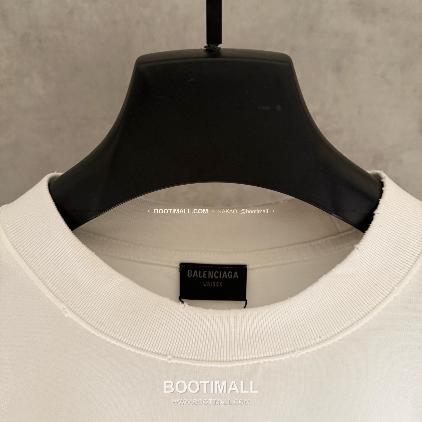 발렌시아가 2025SS 헤비코튼 자수 루즈핏 블랙 반팔 티셔츠 Balenciaga 2025 SS Heavy Cotton Embroidered Loose Fit Black T-Shirt K237 5