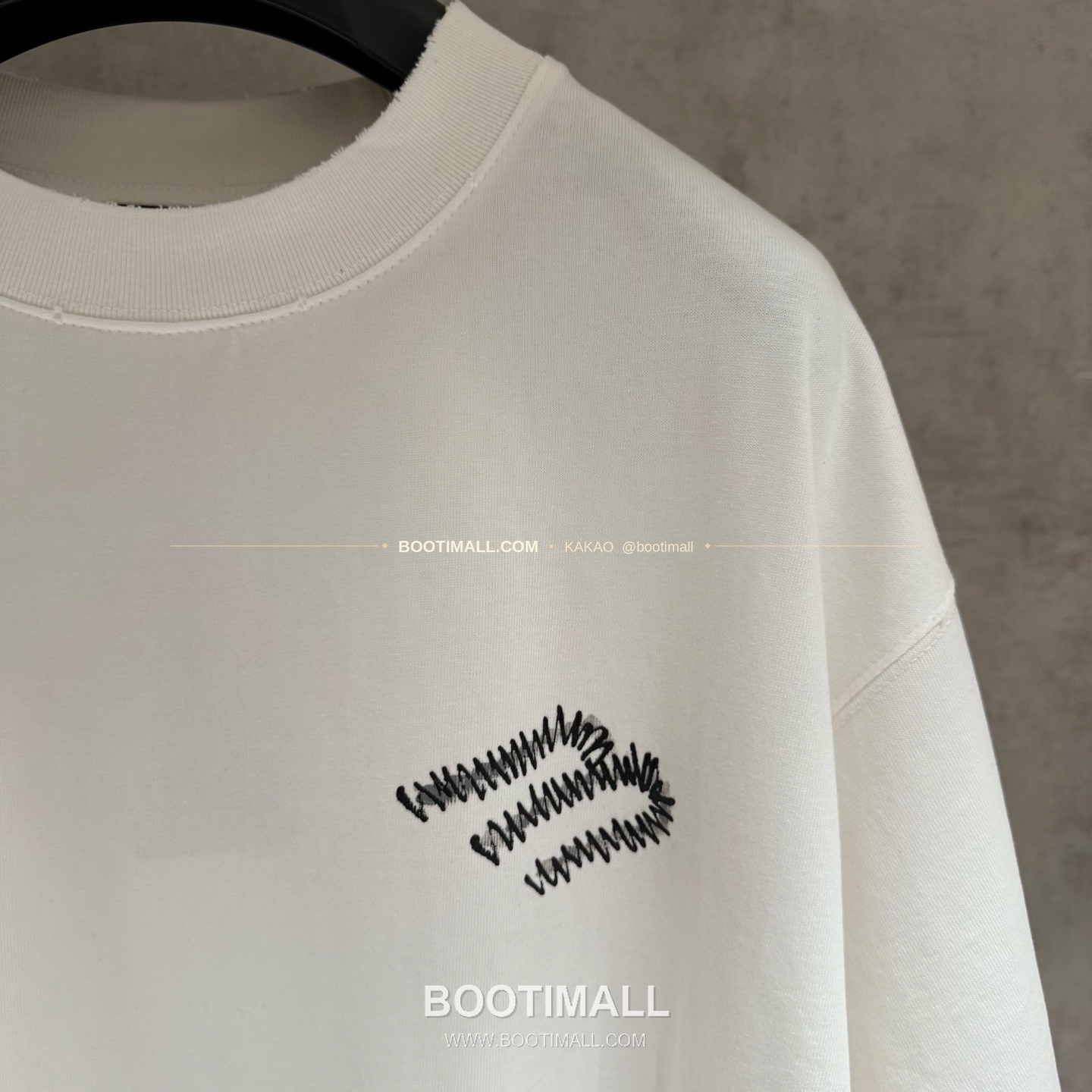 발렌시아가 2025SS 헤비코튼 자수 루즈핏 블랙 반팔 티셔츠 Balenciaga 2025 SS Heavy Cotton Embroidered Loose Fit Black T-Shirt K237 6