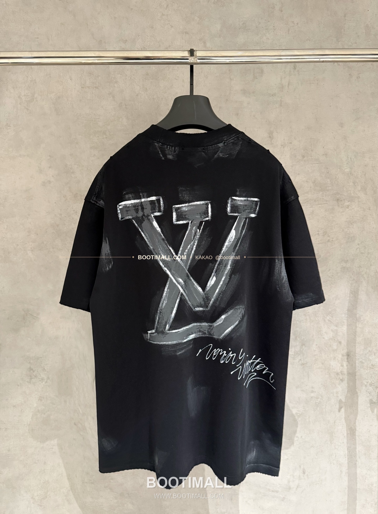 루이비통 2026SS 헤비코튼 핸드페인팅 디스트로이드 루즈핏 블랙 반팔 티셔츠 Louis Vuitton 2026 SS Heavy Cotton Hand Painted Distressed Loose Fit Black T-Shirt K601 2