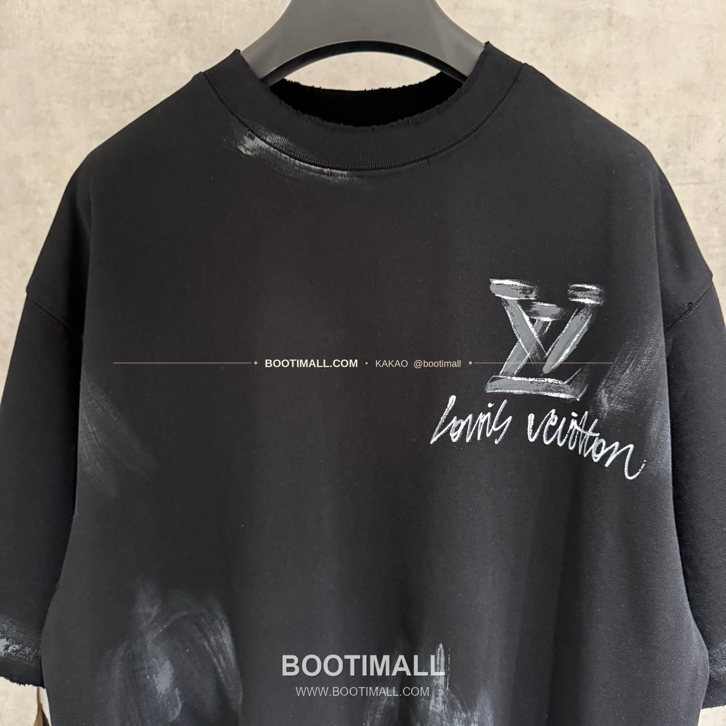 루이비통 2026SS 헤비코튼 핸드페인팅 디스트로이드 루즈핏 블랙 반팔 티셔츠 Louis Vuitton 2026 SS Heavy Cotton Hand Painted Distressed Loose Fit Black T-Shirt K601 3