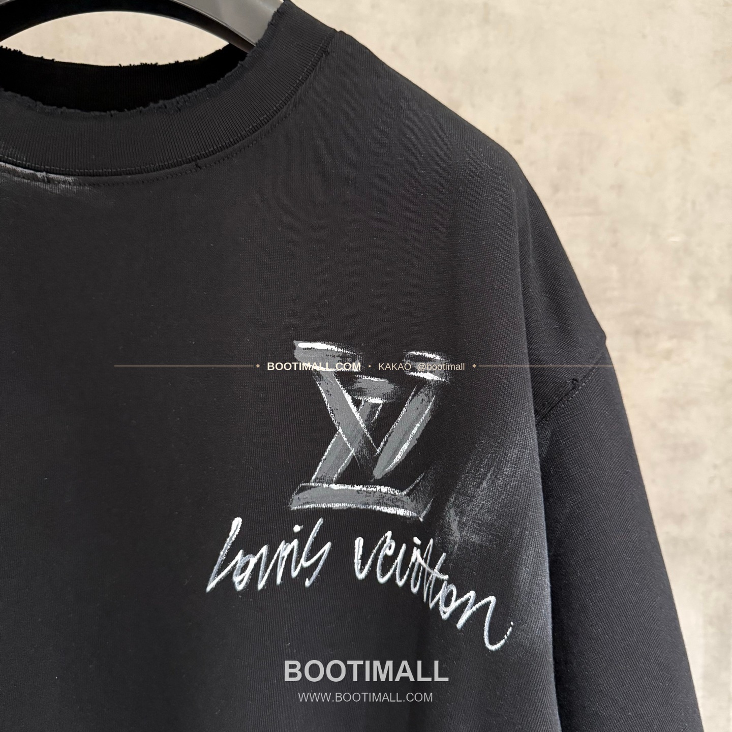 루이비통 2026SS 헤비코튼 핸드페인팅 디스트로이드 루즈핏 블랙 반팔 티셔츠 Louis Vuitton 2026 SS Heavy Cotton Hand Painted Distressed Loose Fit Black T-Shirt K601 6