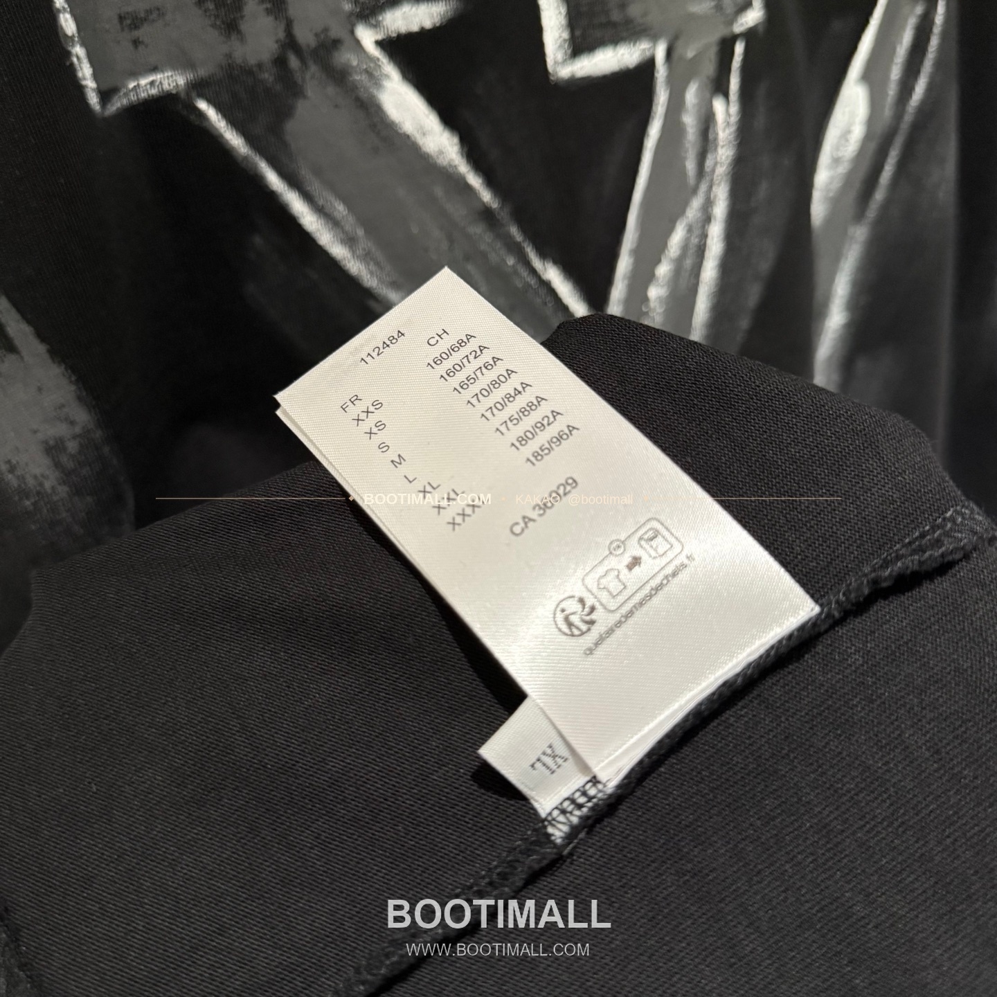 루이비통 2026SS 헤비코튼 핸드페인팅 디스트로이드 루즈핏 블랙 반팔 티셔츠 Louis Vuitton 2026 SS Heavy Cotton Hand Painted Distressed Loose Fit Black T-Shirt K601 8