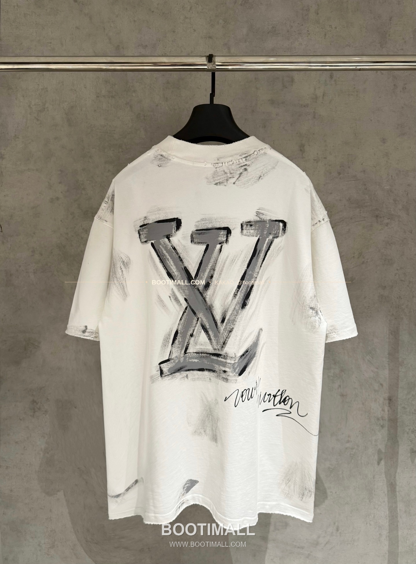 루이비통 2026SS 헤비코튼 핸드페인팅 디스트로이드 루즈핏 블랙 반팔 티셔츠 Louis Vuitton 2026 SS Heavy Cotton Hand Painted Distressed Loose Fit Black T-Shirt K601 2