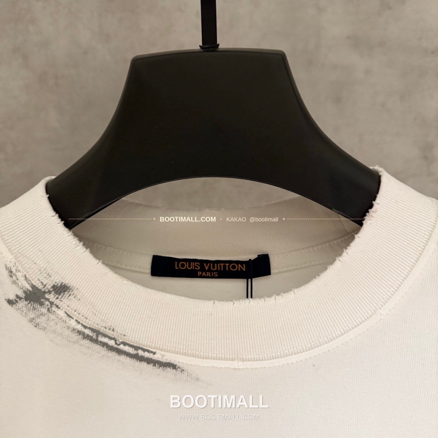 루이비통 2026SS 헤비코튼 핸드페인팅 디스트로이드 루즈핏 블랙 반팔 티셔츠 Louis Vuitton 2026 SS Heavy Cotton Hand Painted Distressed Loose Fit Black T-Shirt K601 5