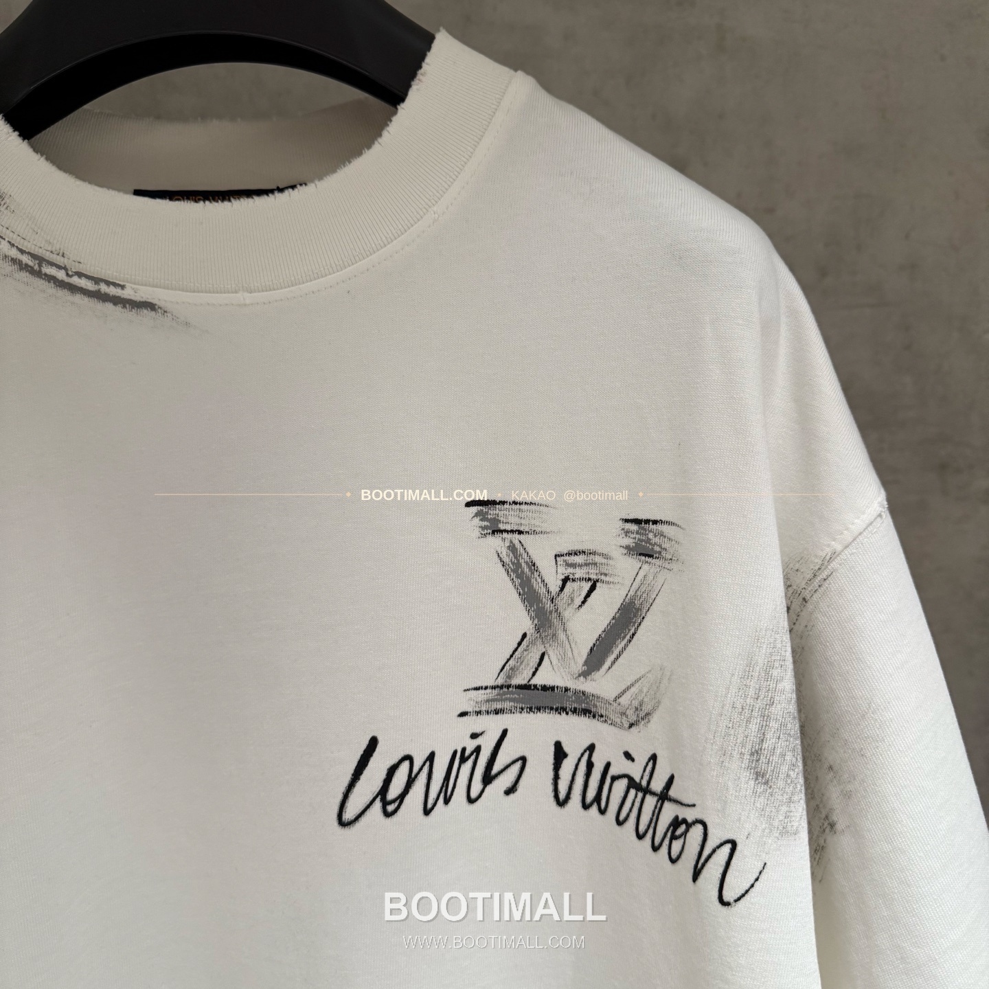 루이비통 2026SS 헤비코튼 핸드페인팅 디스트로이드 루즈핏 블랙 반팔 티셔츠 Louis Vuitton 2026 SS Heavy Cotton Hand Painted Distressed Loose Fit Black T-Shirt K601 6