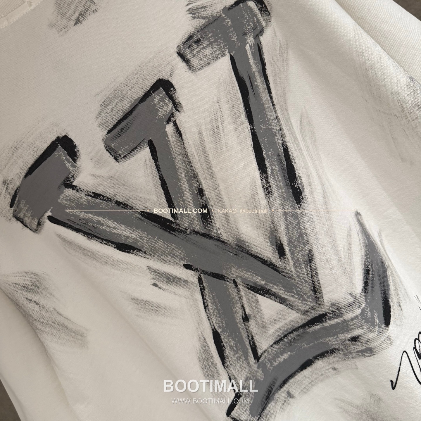 루이비통 2026SS 헤비코튼 핸드페인팅 디스트로이드 루즈핏 블랙 반팔 티셔츠 Louis Vuitton 2026 SS Heavy Cotton Hand Painted Distressed Loose Fit Black T-Shirt K601 7