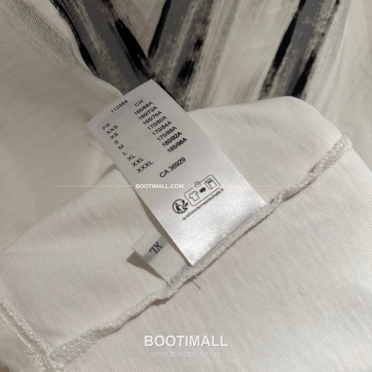 루이비통 2026SS 헤비코튼 핸드페인팅 디스트로이드 루즈핏 블랙 반팔 티셔츠 Louis Vuitton 2026 SS Heavy Cotton Hand Painted Distressed Loose Fit Black T-Shirt K601 8