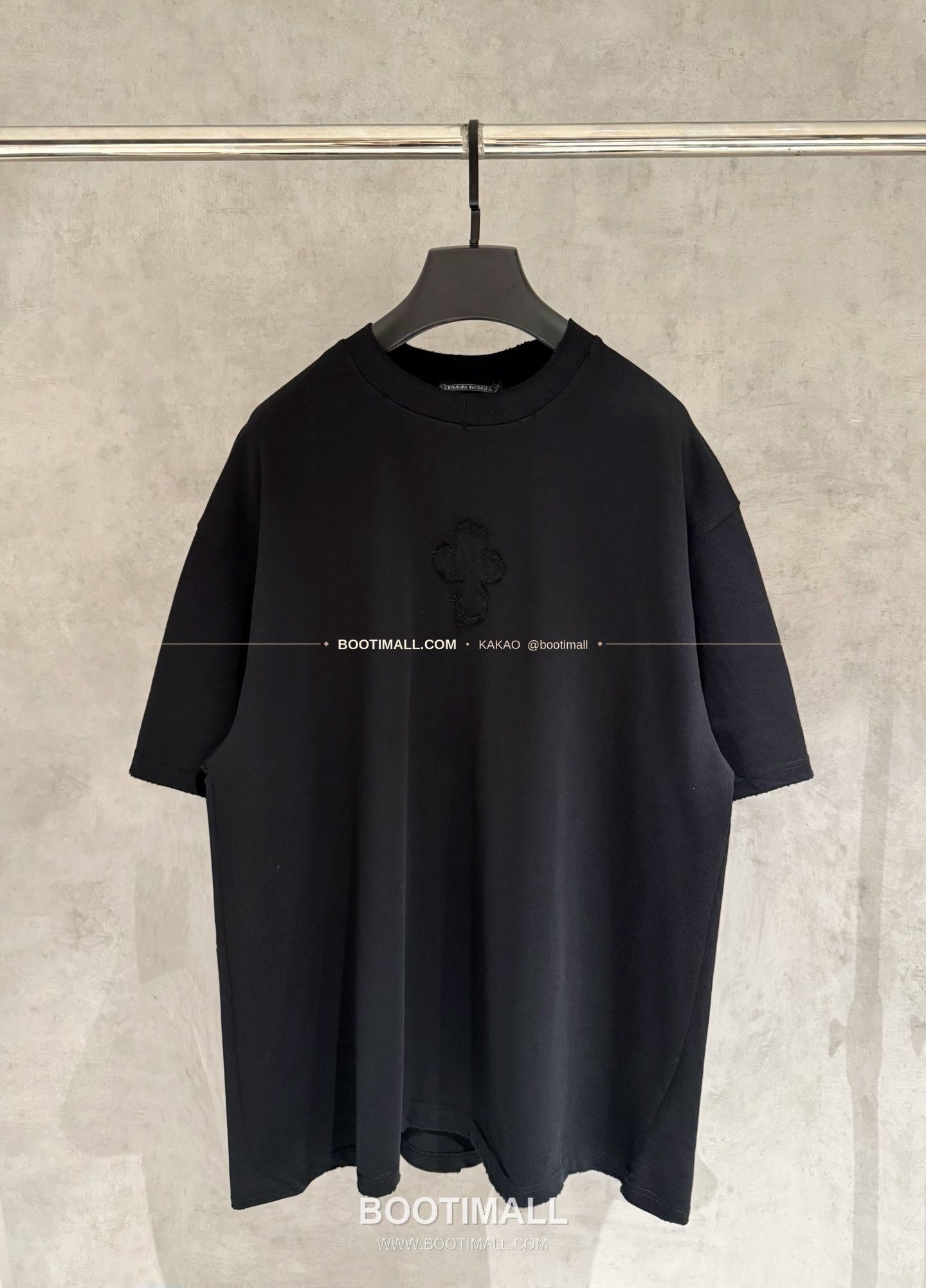 크롬하츠 2026SS 헤비코튼 자수 디스트로이드 루즈핏 블랙 반팔 티셔츠 Chrome Hearts 2026 SS Heavy Cotton Embroidered Distressed Loose Fit Black T-Shirt K209 1