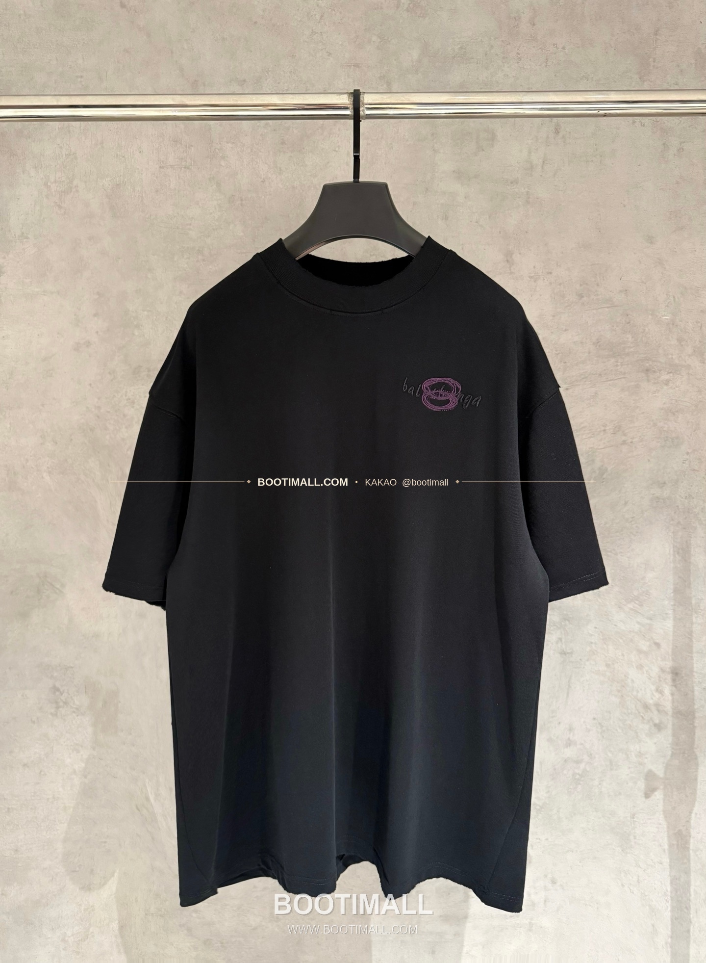 발렌시아가 2025SS 헤비코튼 자수 루즈핏 블랙 반팔 티셔츠 Balenciaga 2025 SS Heavy Cotton Embroidered Loose Fit Black T-Shirt K234 1