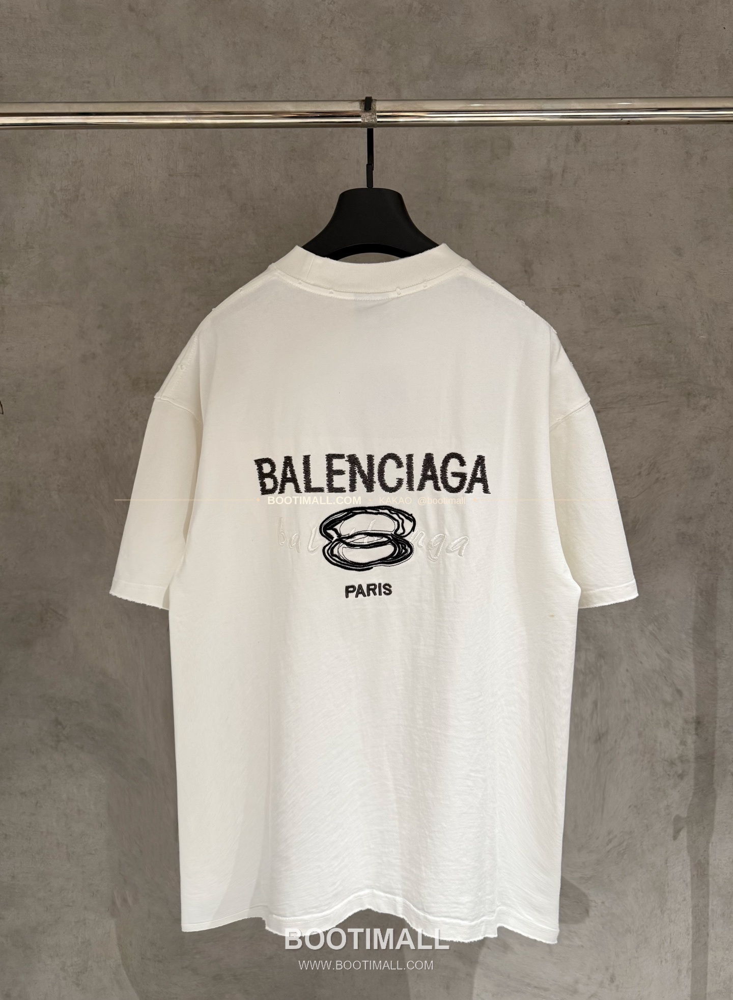 발렌시아가 2025SS 헤비코튼 자수 루즈핏 블랙 반팔 티셔츠 Balenciaga 2025 SS Heavy Cotton Embroidered Loose Fit Black T-Shirt K234 2