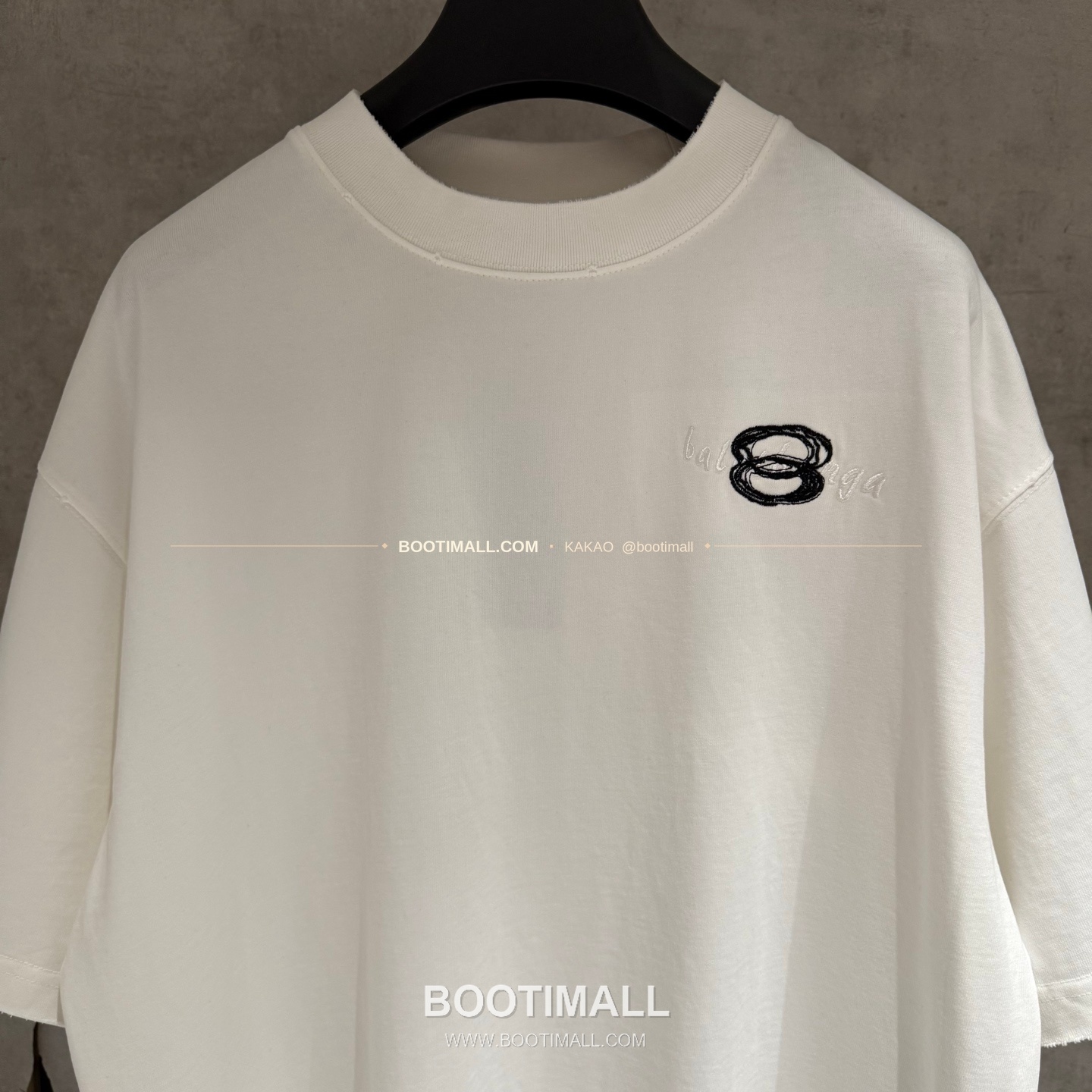 발렌시아가 2025SS 헤비코튼 자수 루즈핏 블랙 반팔 티셔츠 Balenciaga 2025 SS Heavy Cotton Embroidered Loose Fit Black T-Shirt K234 3