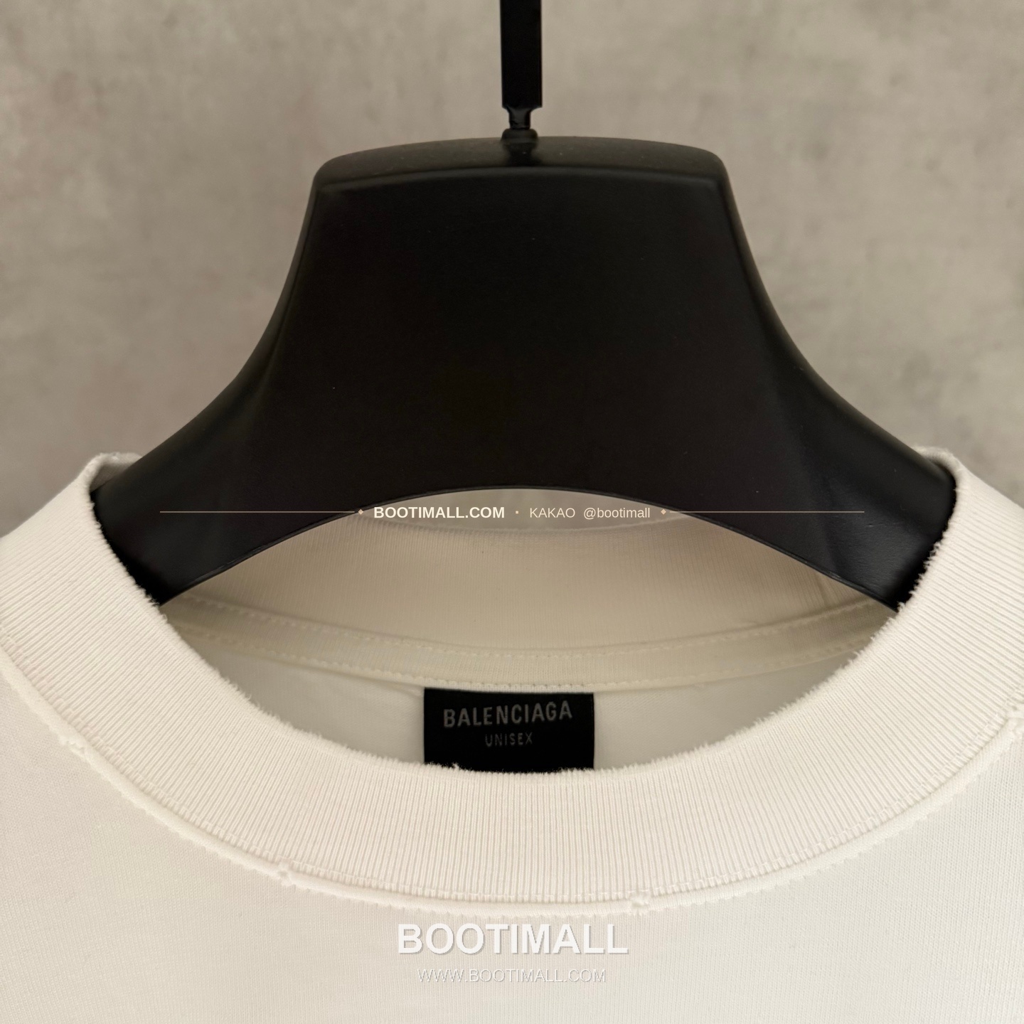 발렌시아가 2025SS 헤비코튼 자수 루즈핏 블랙 반팔 티셔츠 Balenciaga 2025 SS Heavy Cotton Embroidered Loose Fit Black T-Shirt K234 5