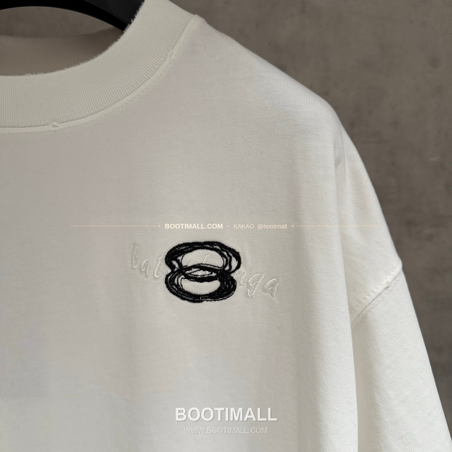 발렌시아가 2025SS 헤비코튼 자수 루즈핏 블랙 반팔 티셔츠 Balenciaga 2025 SS Heavy Cotton Embroidered Loose Fit Black T-Shirt K234 6