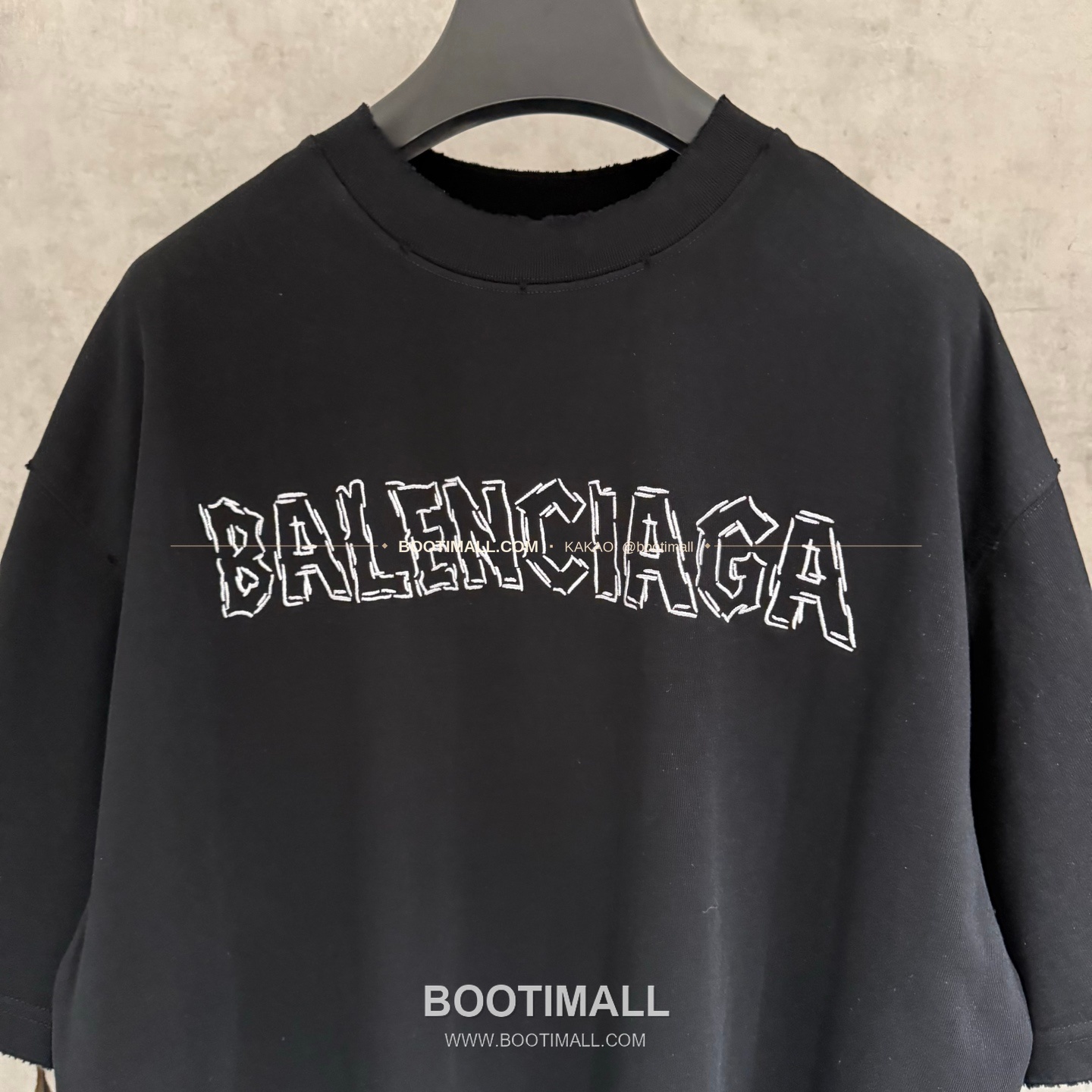 발렌시아가 2025SS 헤비코튼 자수 루즈핏 블랙 반팔 티셔츠 Balenciaga 2025 SS Heavy Cotton Embroidered Loose Fit Black T-Shirt K228 3