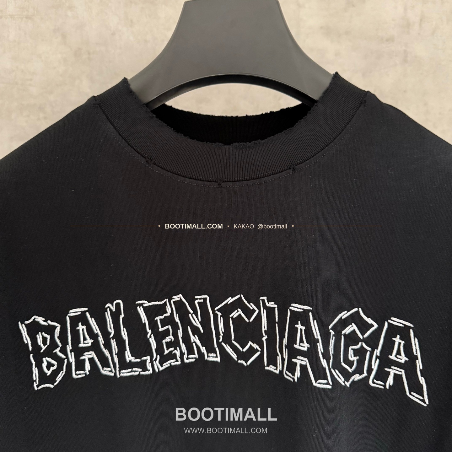 발렌시아가 2025SS 헤비코튼 자수 루즈핏 블랙 반팔 티셔츠 Balenciaga 2025 SS Heavy Cotton Embroidered Loose Fit Black T-Shirt K228 6