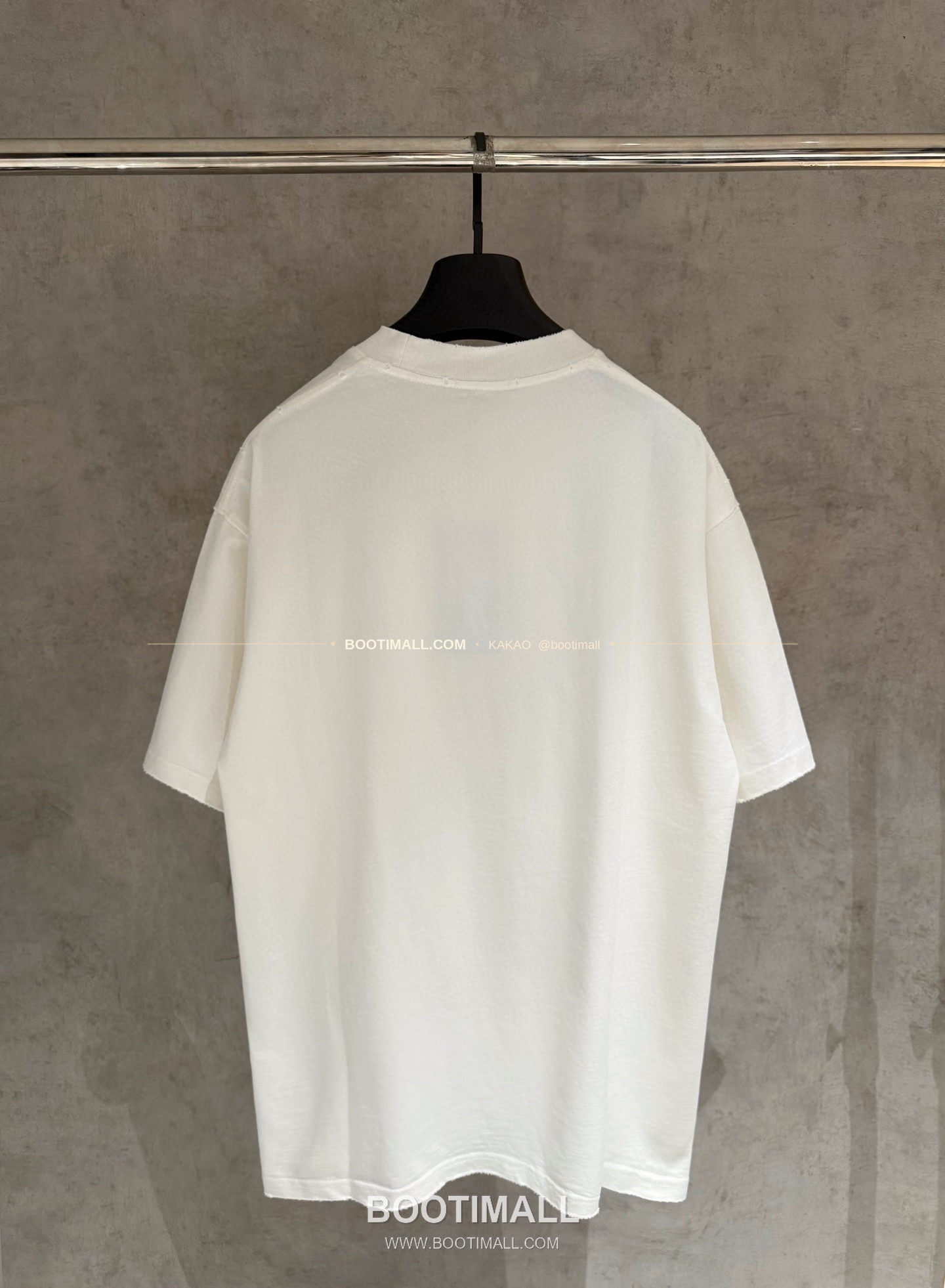 발렌시아가 2025SS 헤비코튼 자수 루즈핏 블랙 반팔 티셔츠 Balenciaga 2025 SS Heavy Cotton Embroidered Loose Fit Black T-Shirt K228 2