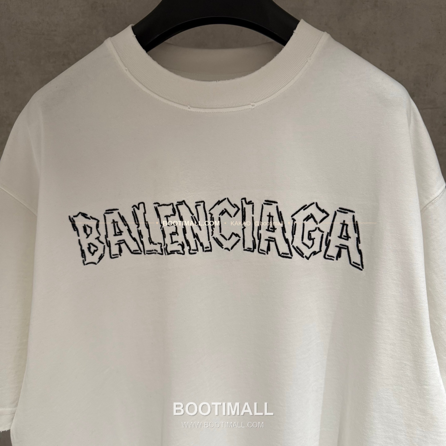 발렌시아가 2025SS 헤비코튼 자수 루즈핏 블랙 반팔 티셔츠 Balenciaga 2025 SS Heavy Cotton Embroidered Loose Fit Black T-Shirt K228 3