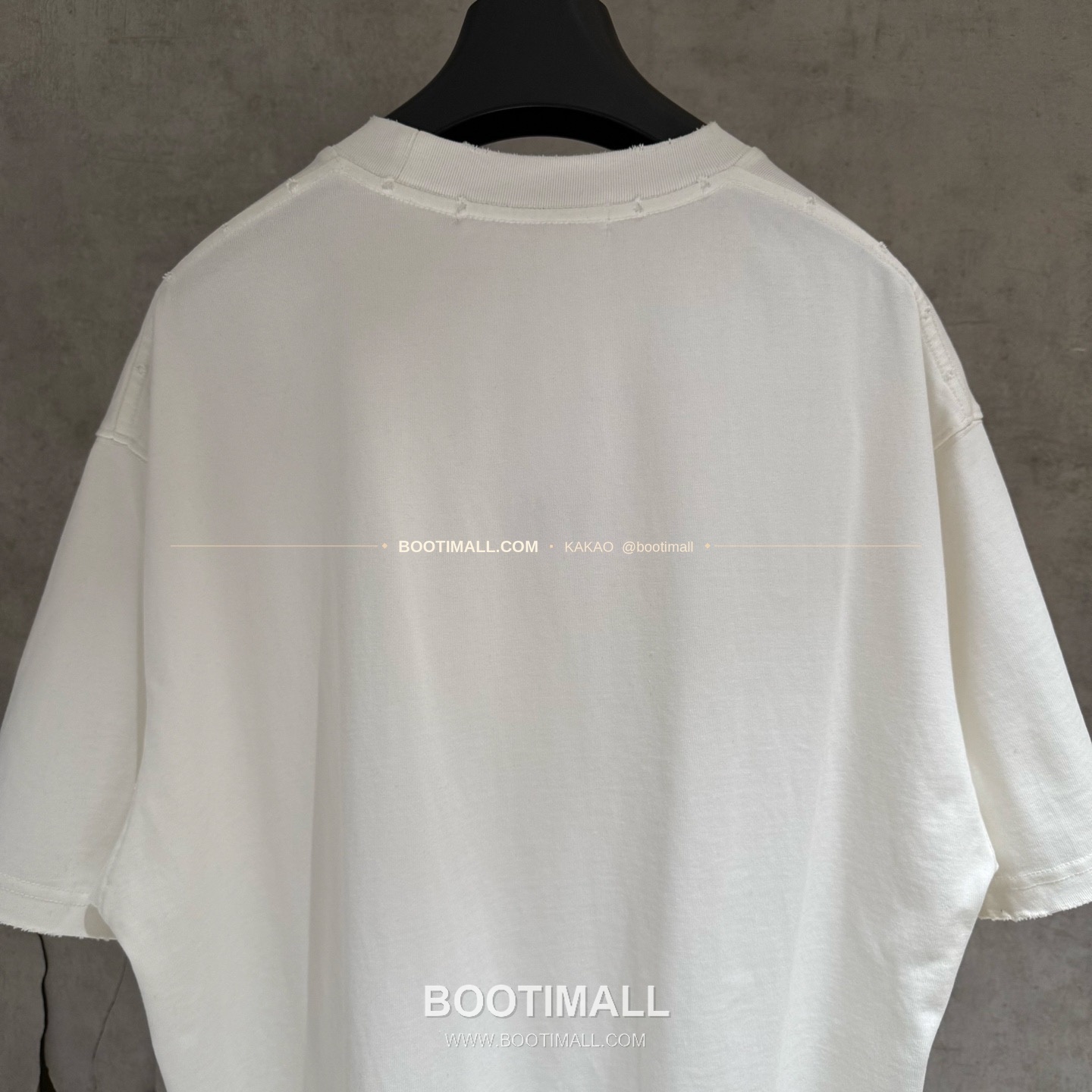 발렌시아가 2025SS 헤비코튼 자수 루즈핏 블랙 반팔 티셔츠 Balenciaga 2025 SS Heavy Cotton Embroidered Loose Fit Black T-Shirt K228 4