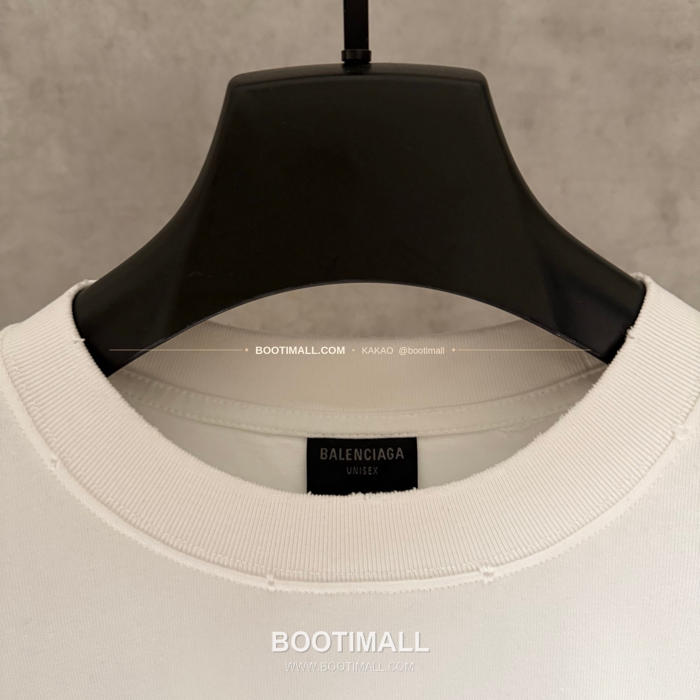 발렌시아가 2025SS 헤비코튼 자수 루즈핏 블랙 반팔 티셔츠 Balenciaga 2025 SS Heavy Cotton Embroidered Loose Fit Black T-Shirt K228 5