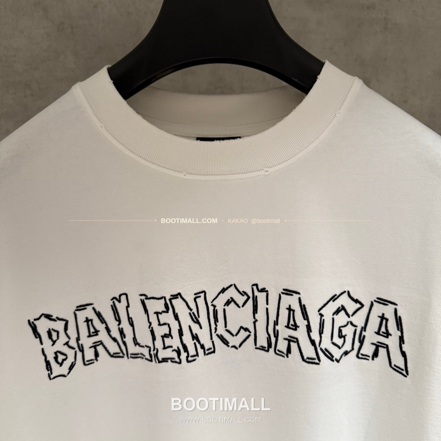 발렌시아가 2025SS 헤비코튼 자수 루즈핏 블랙 반팔 티셔츠 Balenciaga 2025 SS Heavy Cotton Embroidered Loose Fit Black T-Shirt K228 6