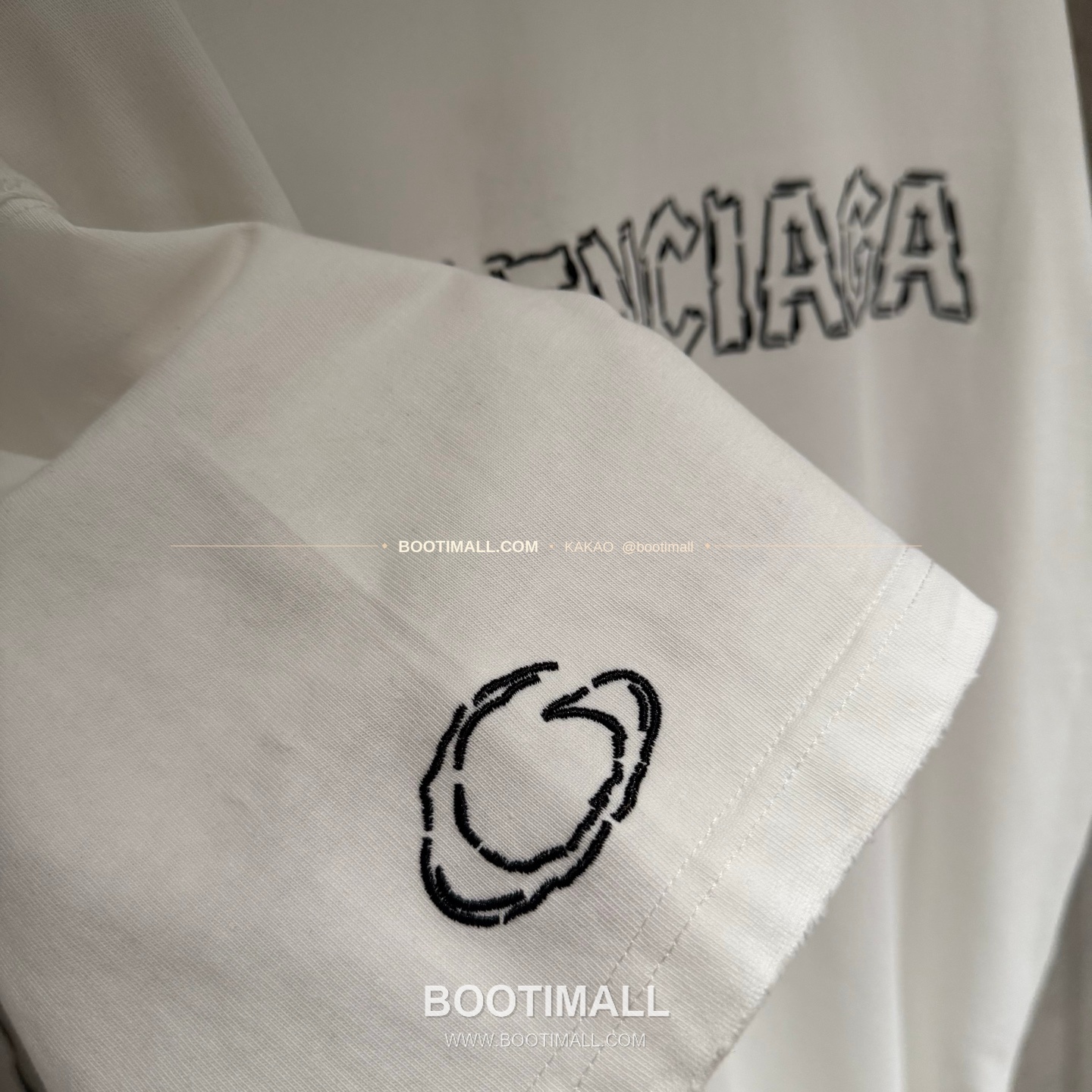 발렌시아가 2025SS 헤비코튼 자수 루즈핏 블랙 반팔 티셔츠 Balenciaga 2025 SS Heavy Cotton Embroidered Loose Fit Black T-Shirt K228 7