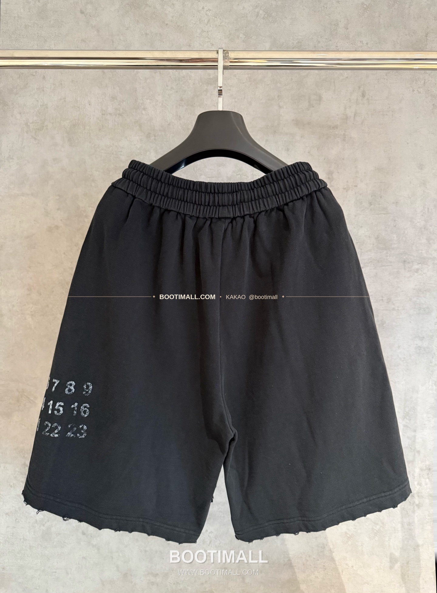 메종마르지엘라 2026SS 헤비코튼 루즈핏 블랙 쇼츠 Maison Margiela 2026 SS Heavy Cotton Loose Fit Black Shorts D115 2