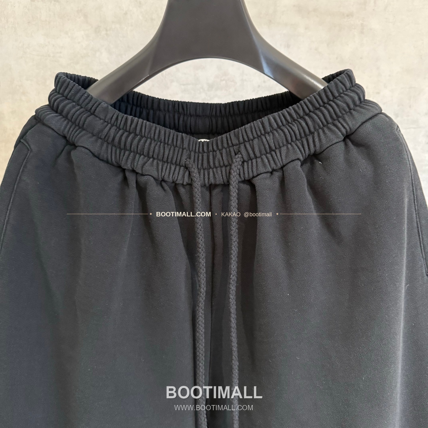 메종마르지엘라 2026SS 헤비코튼 루즈핏 블랙 쇼츠 Maison Margiela 2026 SS Heavy Cotton Loose Fit Black Shorts D115 3