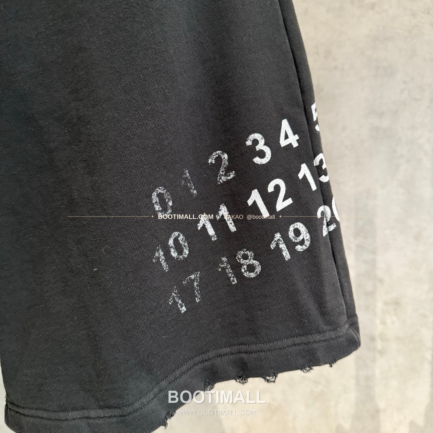 메종마르지엘라 2026SS 헤비코튼 루즈핏 블랙 쇼츠 Maison Margiela 2026 SS Heavy Cotton Loose Fit Black Shorts D115 6